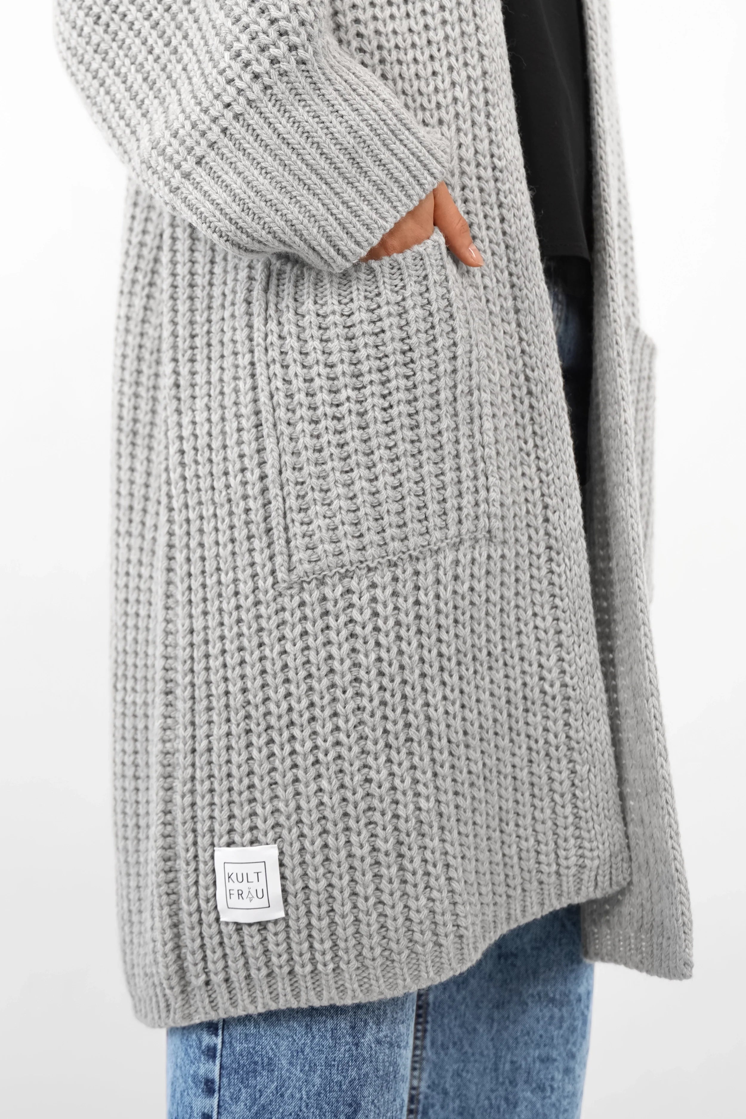 LOLYTA Oversized LOL Strickcardigan offen mit aufgesetzten Taschen und überschnittenen Schultern
