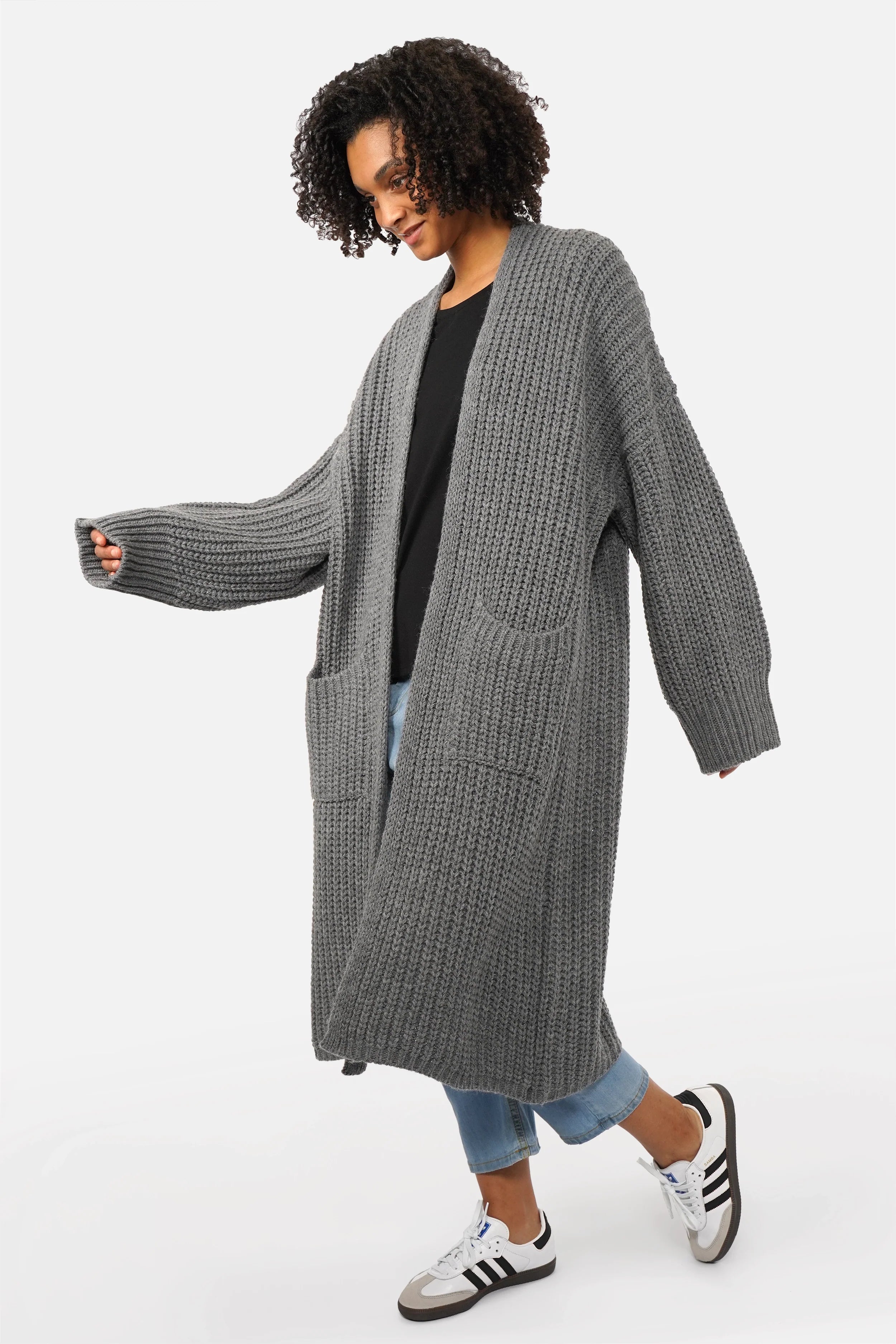 LOLYTA Strickcardigan oversized offen mit umgeschlagenen Ärmeln und aufgesetzten Taschen