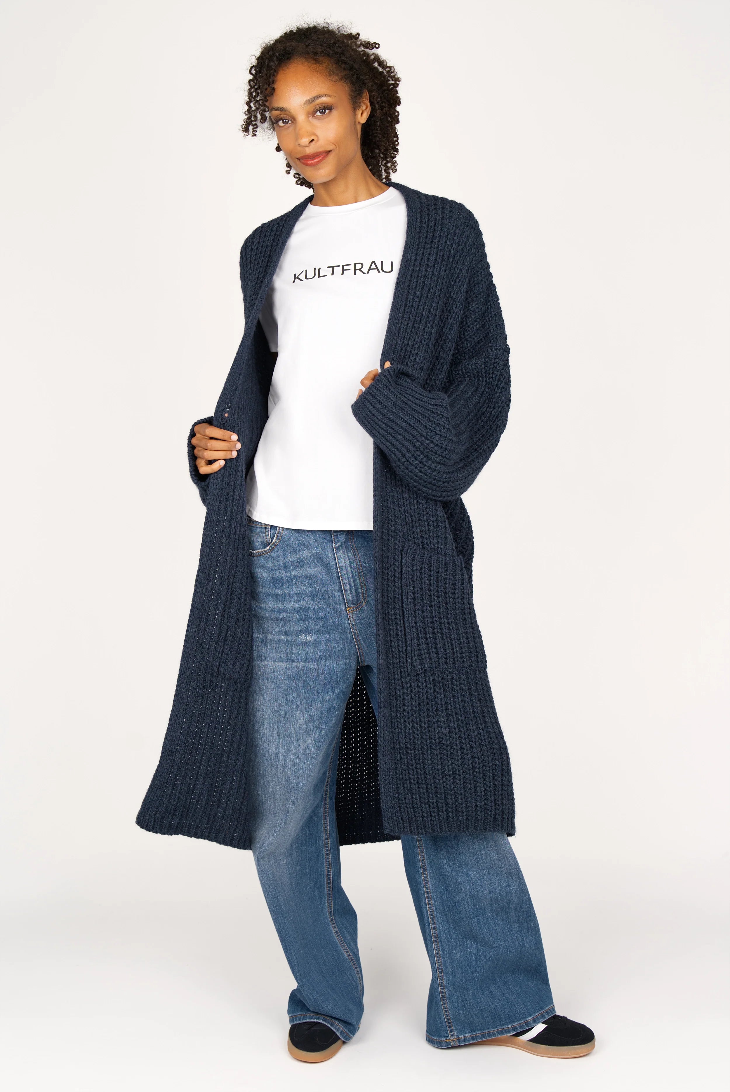 Oversized navy Strickcardigan with open front and relaxed fit for casual wear