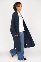 Damen oversized Strickcardigan in Dunkelblau mit offenem Design und aufgesetzten Taschen