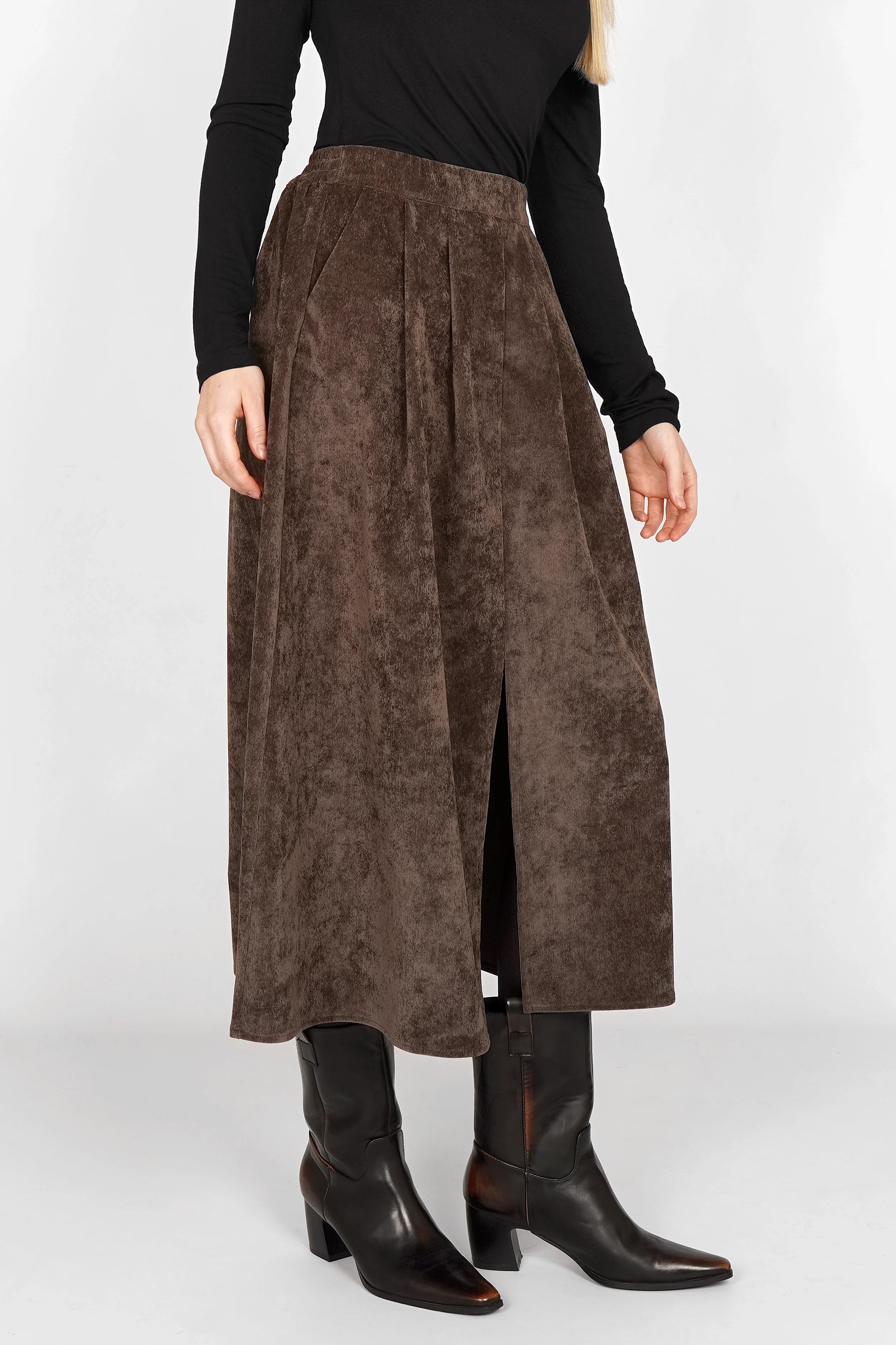 Damen Cord-Midirock in A-Linie mit Bundfalten, Gummibund, seitlichen Eingrifftaschen und Frontschlitz, braun