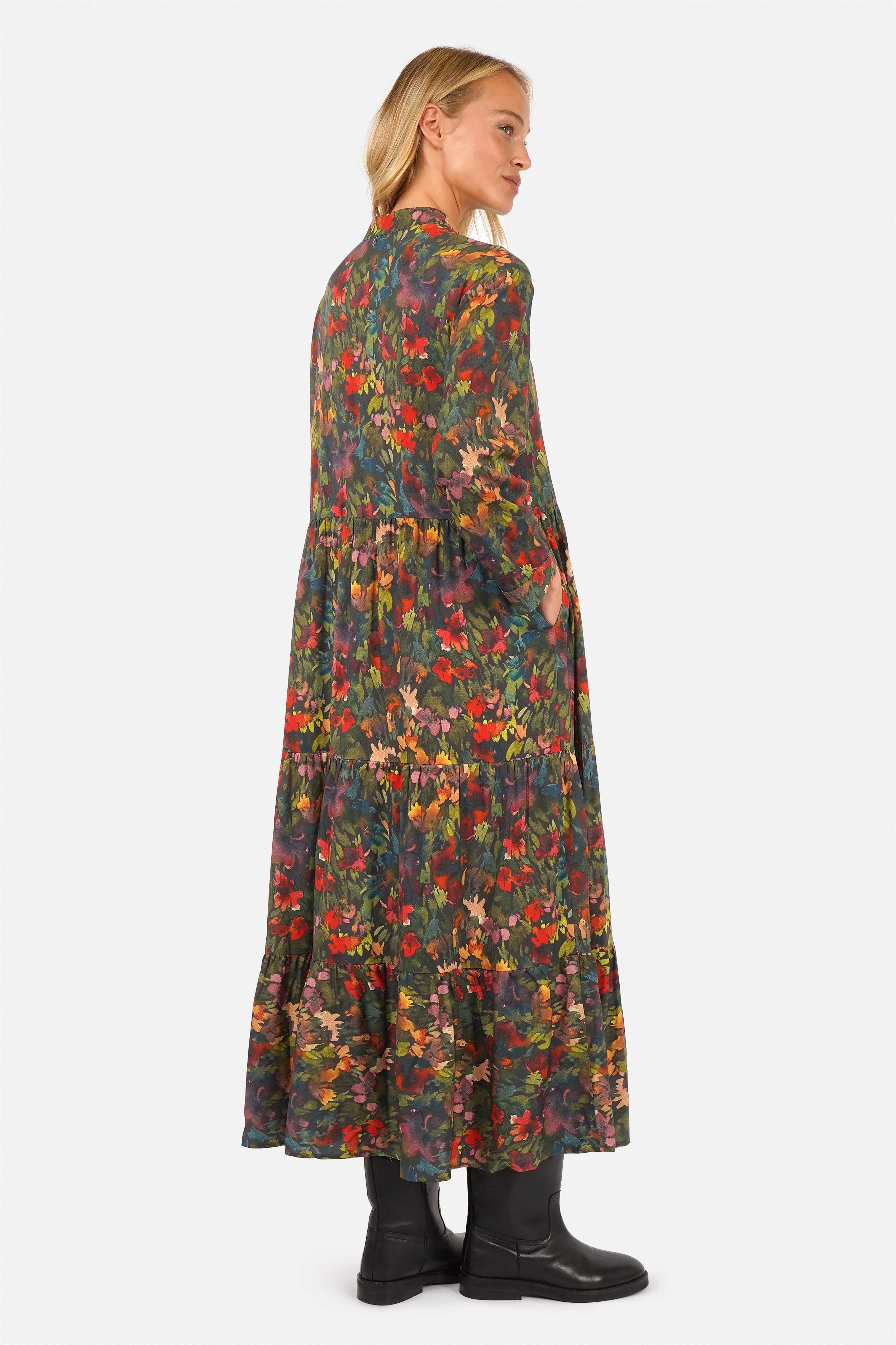 LUSIIA Maxikleid aus fließender Viskose mit All-Over-Print, Stehkragen und seitlichen Taschen