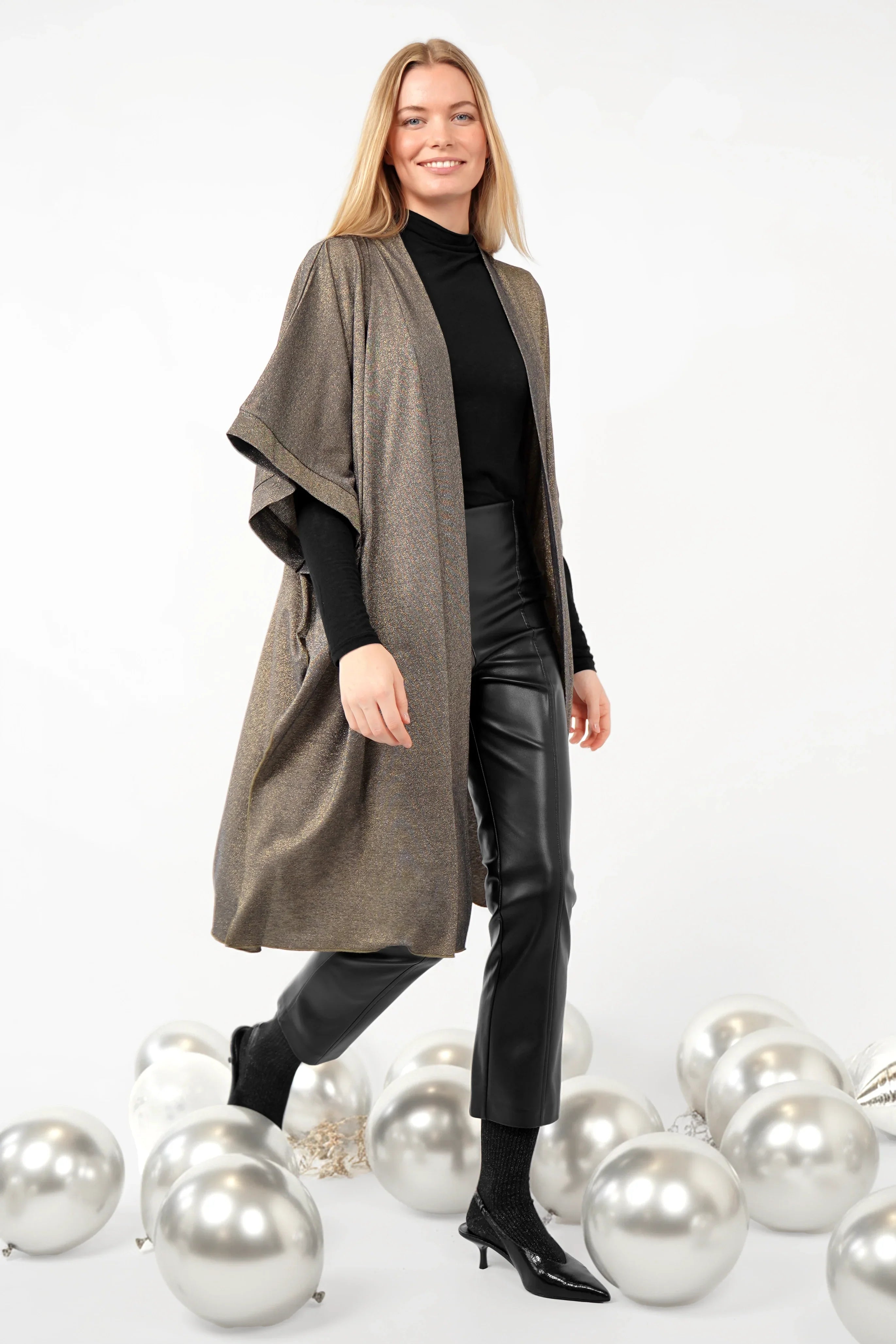 LVIA Kimono aus Viskosemischung mit metallic Finish und Schalkragen