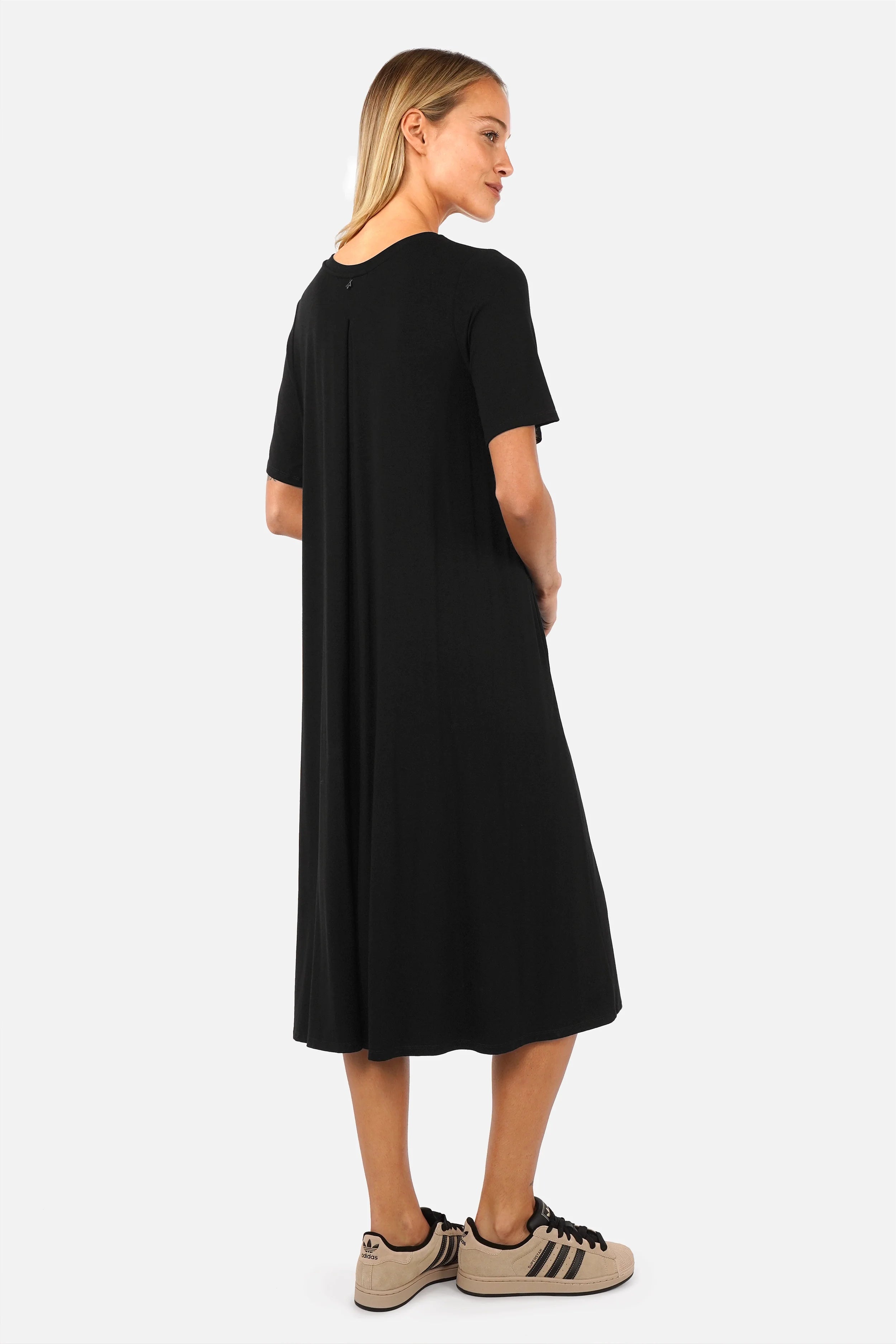 LYLLDA Midi Kleid in A-Linie aus weicher Viskose mit Rundhalsausschnitt und seitlichen Taschen