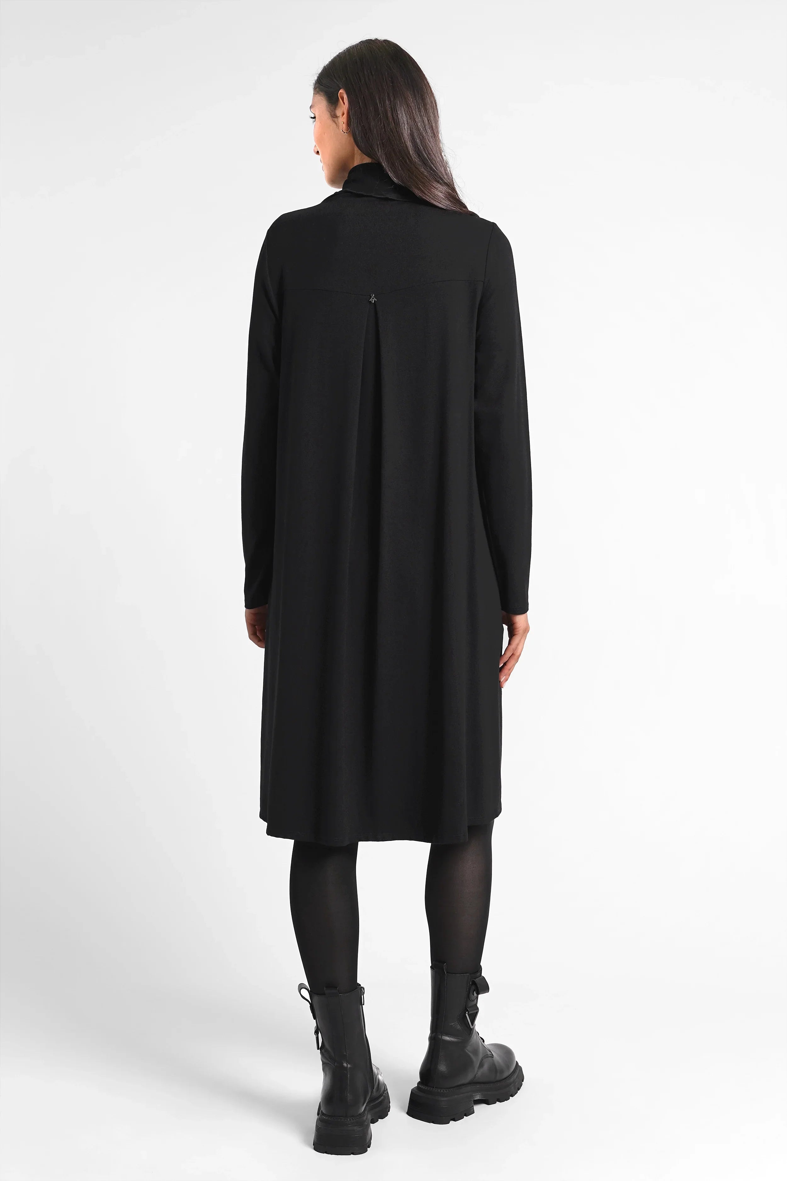 Damen Turtleneck Kleid in A-Linie mit durchgehender Rückenfalte und Seitentaschen in Schwarz