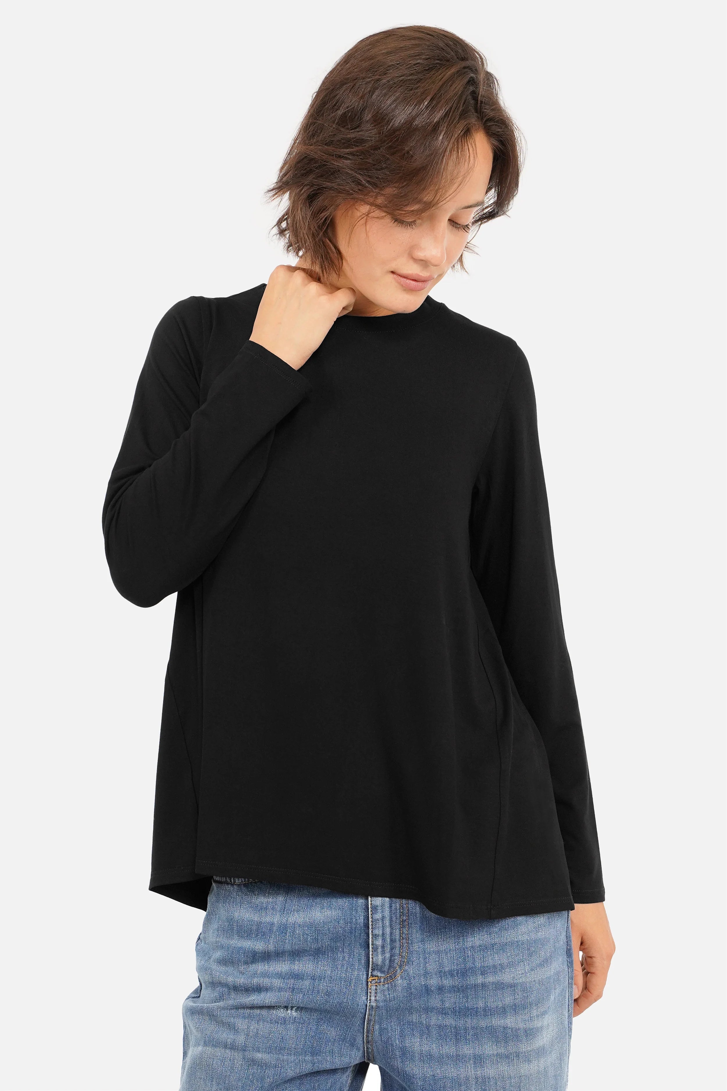 Longsleeve aus weich fließendem Viskose-Jersey mit Rückenfalte und Rundhalsausschnitt