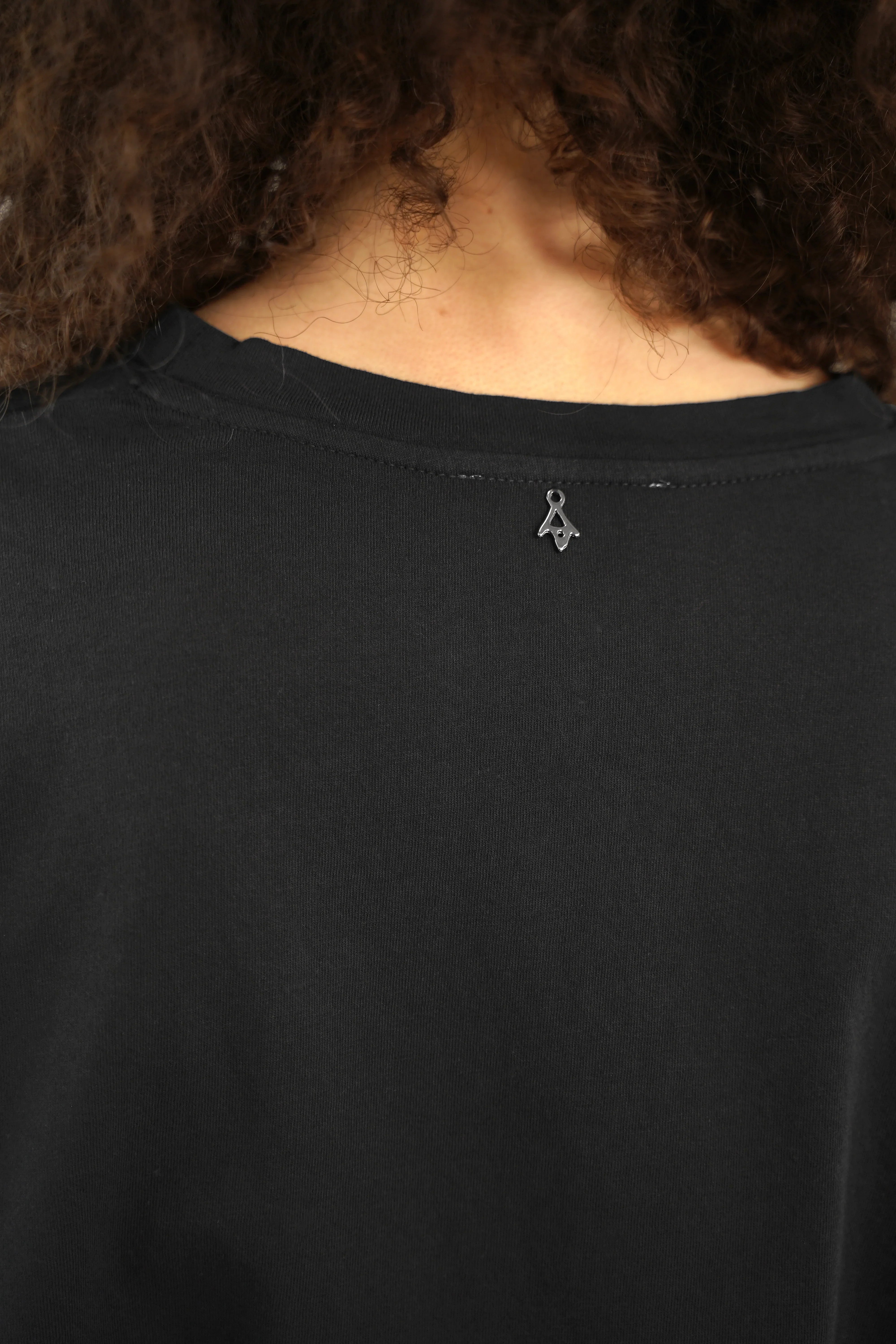 LYRA T-Shirt aus weichem Baumwolljersey mit Rundhals und überschnittener Schulter in Regular Fit