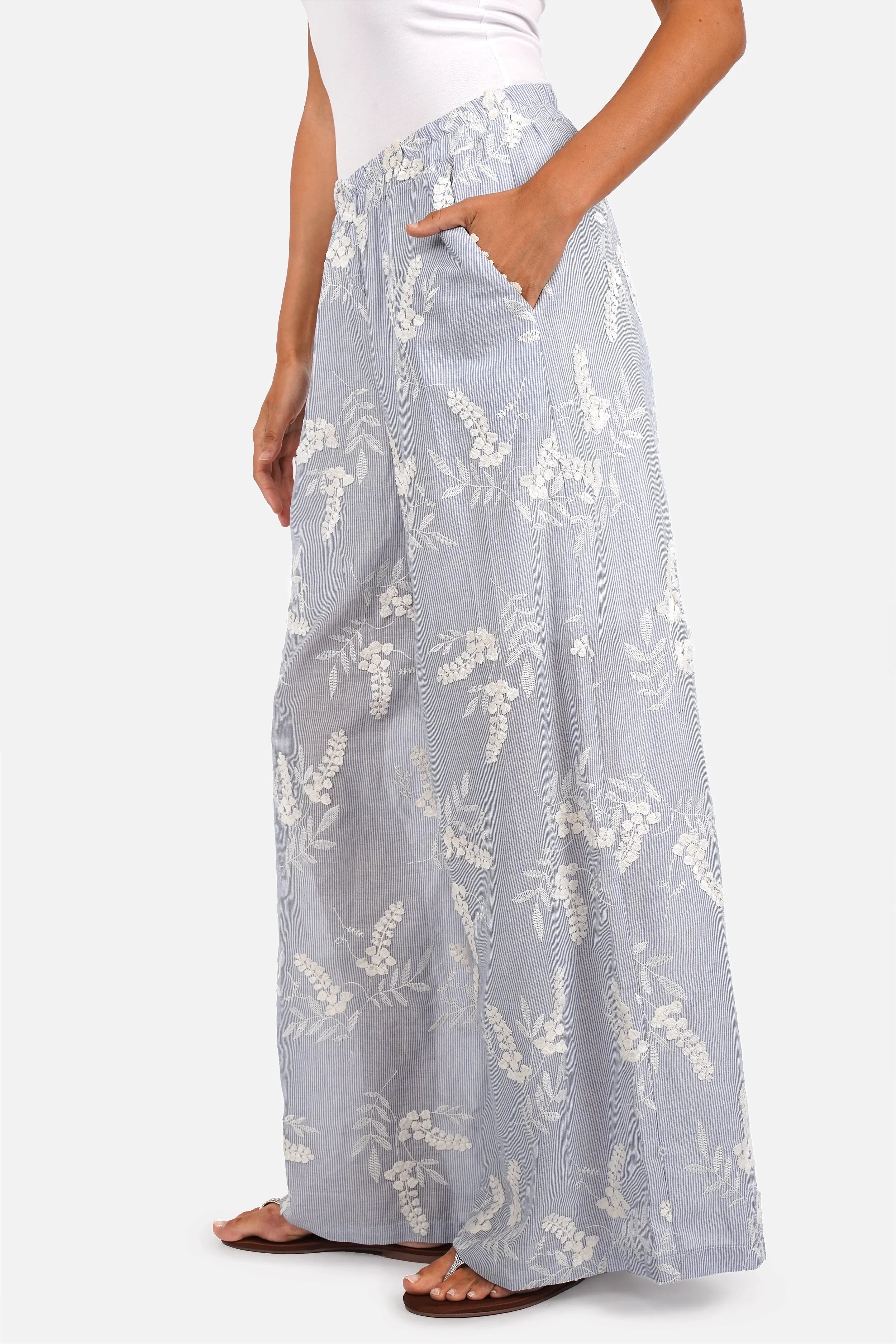 Leichte, weiche LYSKA Wide Leg Hose aus gestreiftem Baumwollstoff mit 3D-Stickerei und elastischem Bund