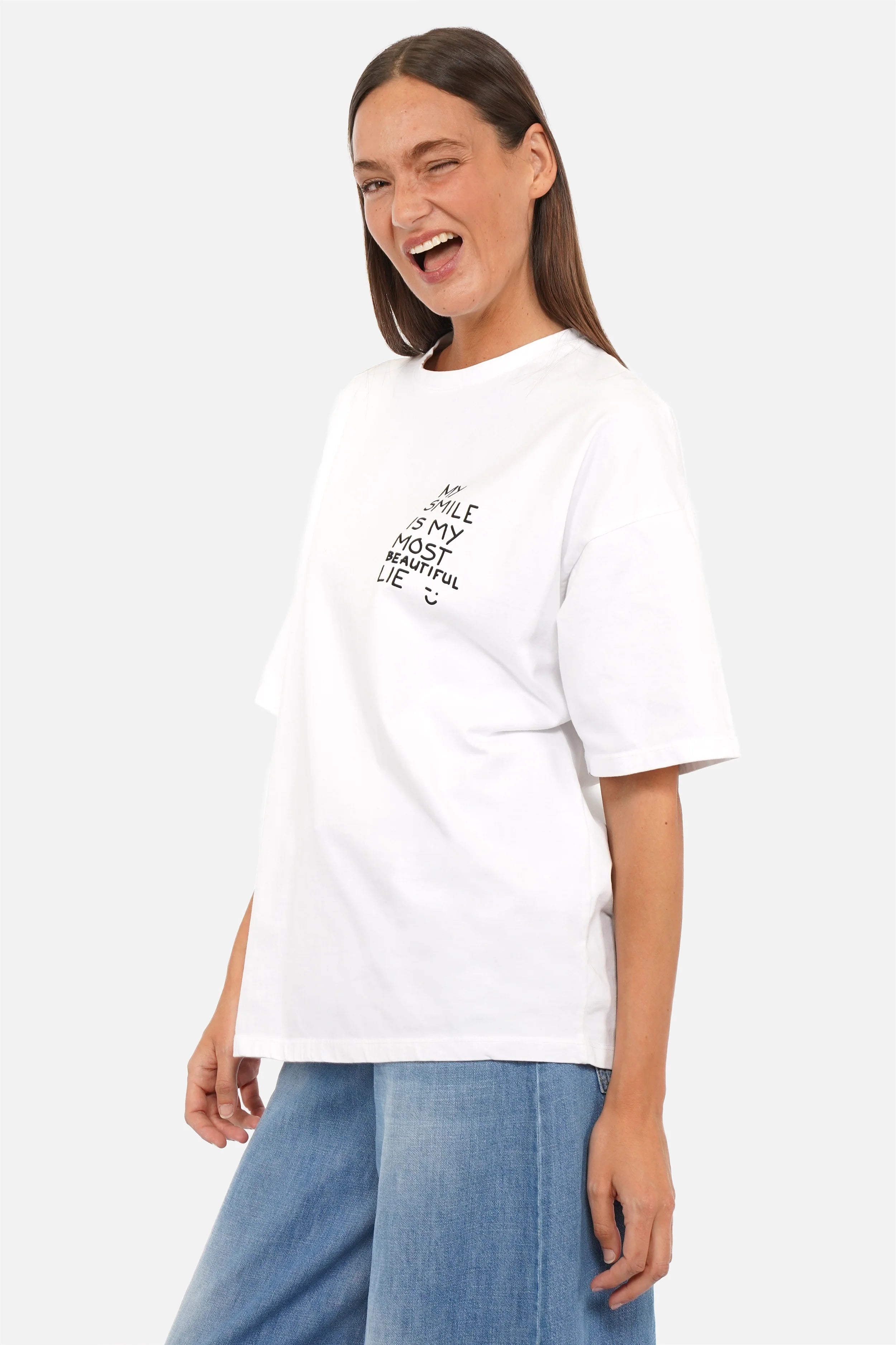 MAELA.K T-Shirt in heavy cotton with garment-dye, round neck, short sleeves, front print, and boxy regular fit