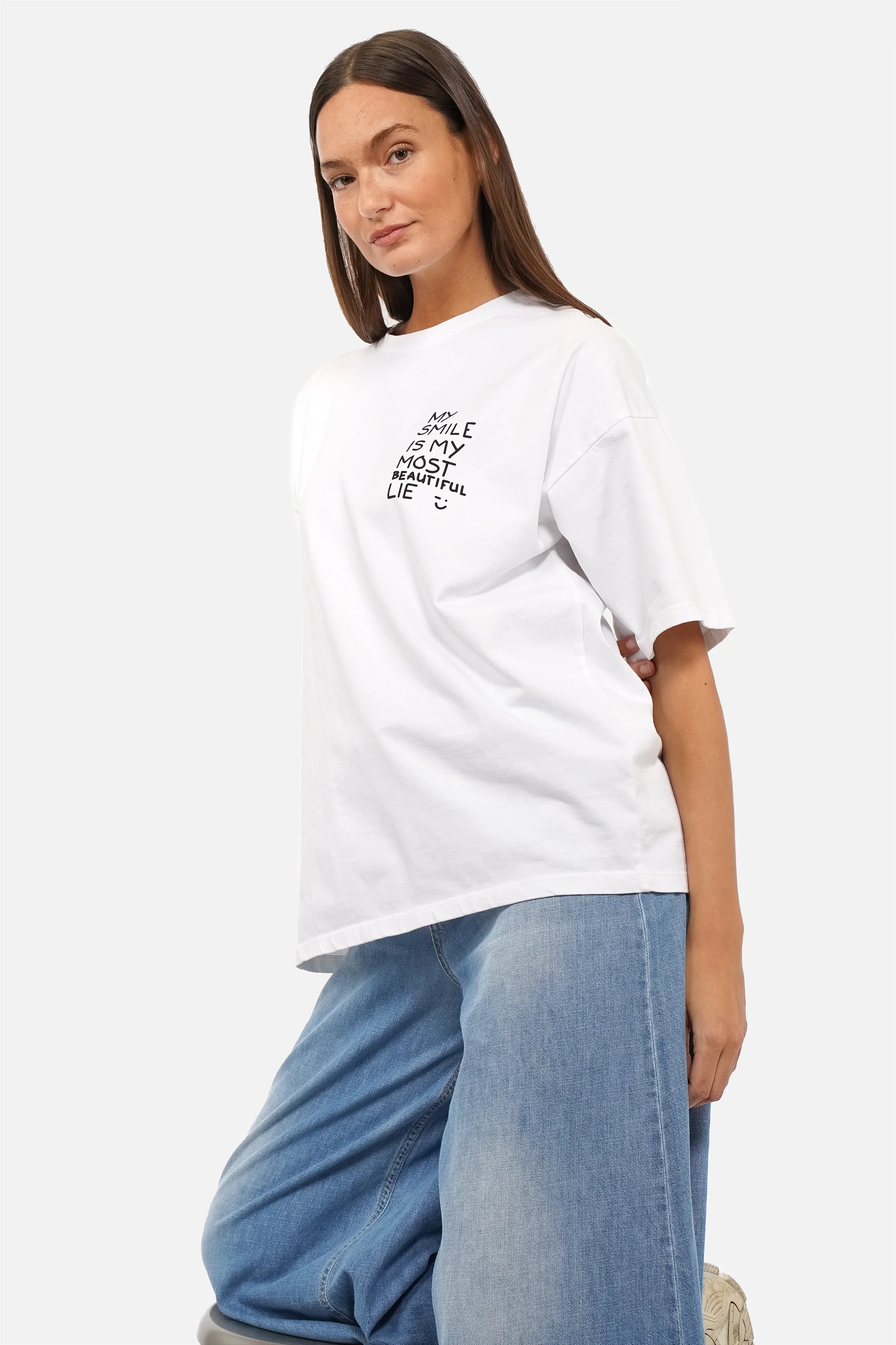 MAELA.K T-Shirt in heavy cotton with garment-dye, round neck, boxy shape, and front print