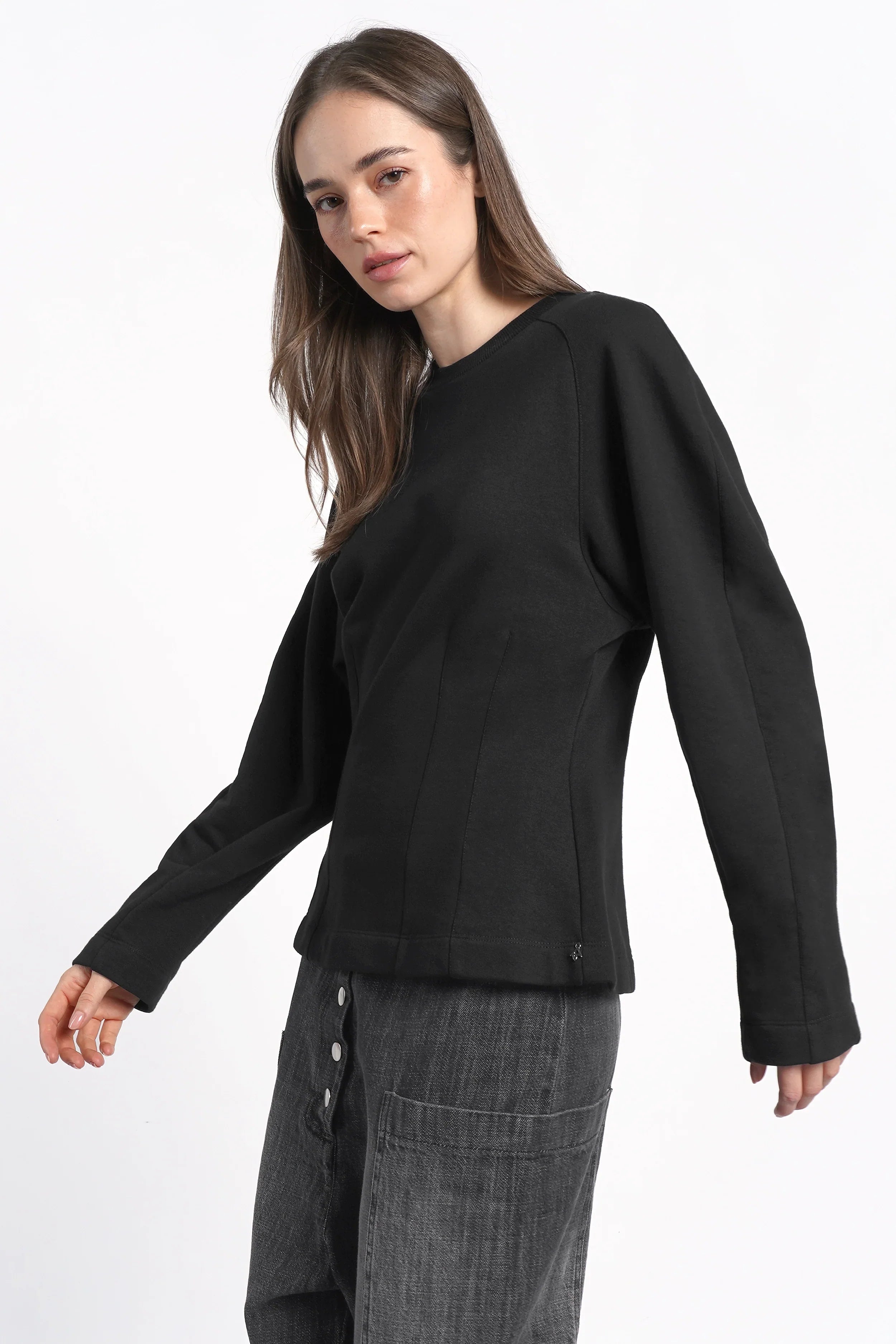 Schwarzer MALVEA Sweater mit Rundhalsausschnitt, Teilungsnähten und oversized Ärmeln aus Baumwollmischung