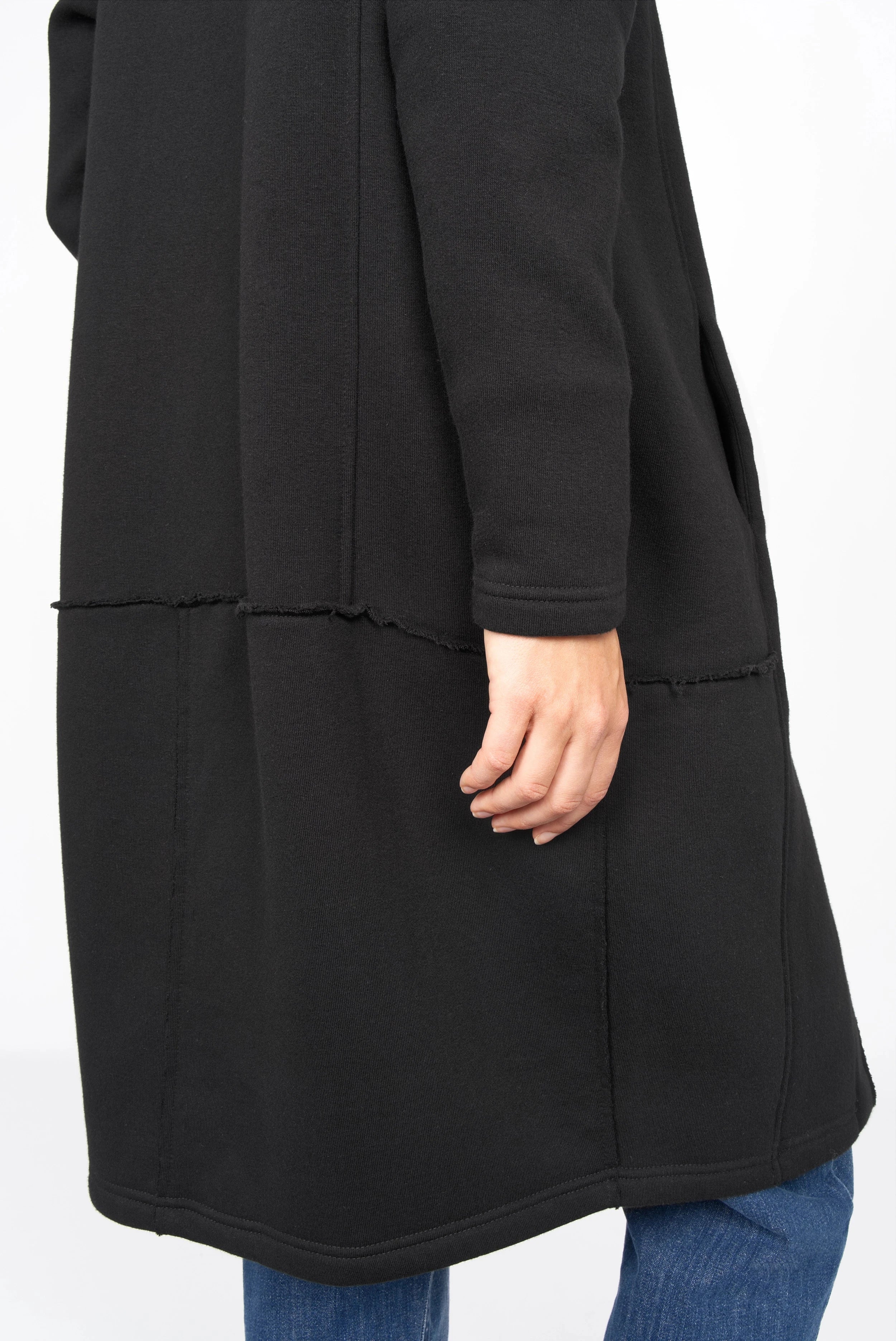 Black MANEY Sweatmantel with quilted details, hidden buttons, and soft brushed jersey lining.