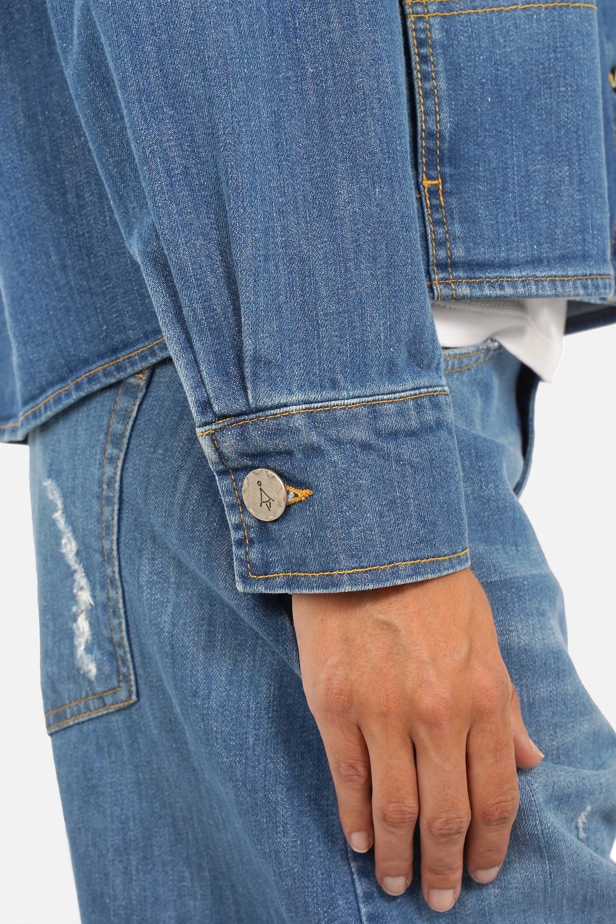 Leichte MERIEL Jeans Jacke aus weichem Denim mit Stehkragen und Used-Waschung, gefertigt in Italien.