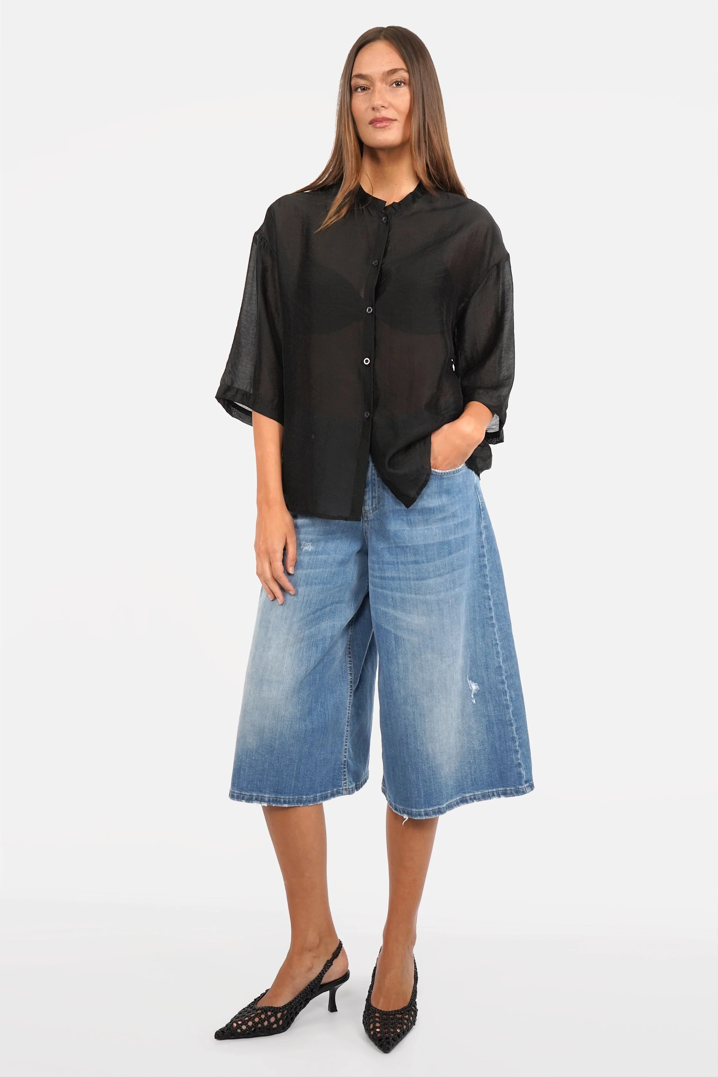 MARTTA Bluse aus glänzendem Lyocell mit Stehkragen, überschnittenen Schultern und 3/4 Ärmeln in relaxed Fit