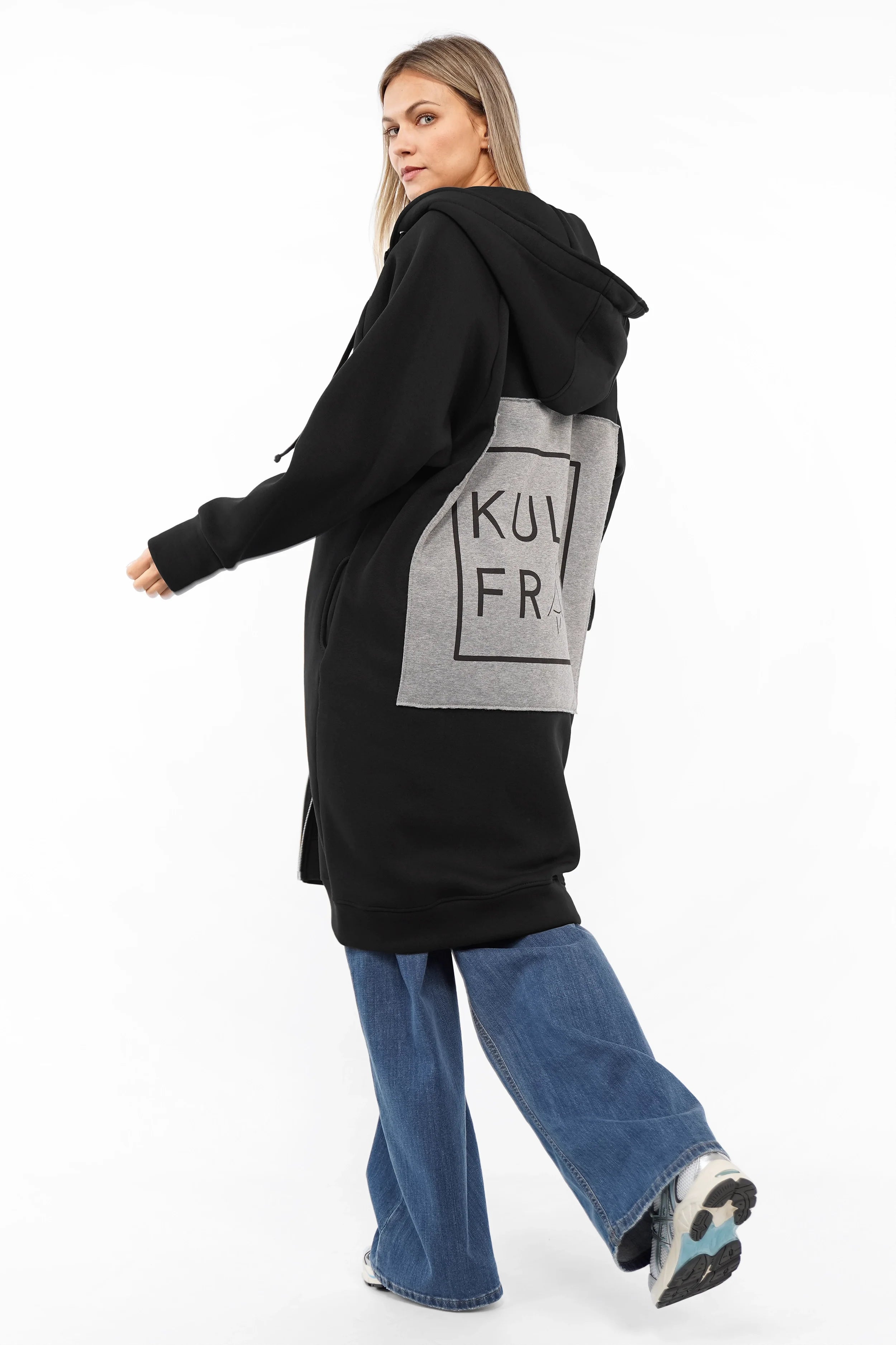 Longzip-Hoodie mit Zweiweg-Reißverschluss, Kapuze und aufgenähtem Logo-Patch in Oversized Fit