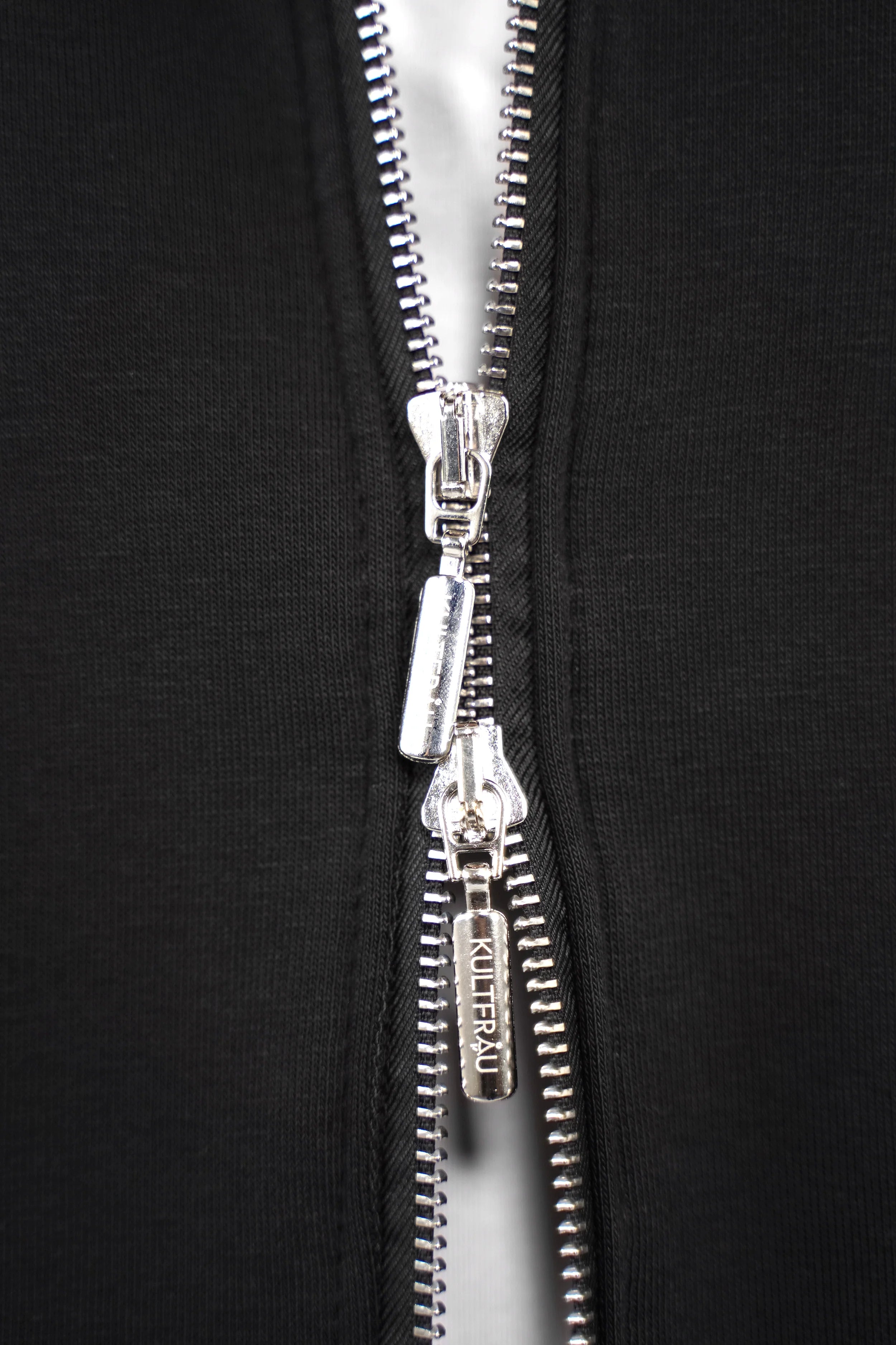 Oversize Longzip-Hoodie mit Zweiweg-Reißverschluss und aufgenähtem Logo-Patch aus weichem Baumwoll-Sweat