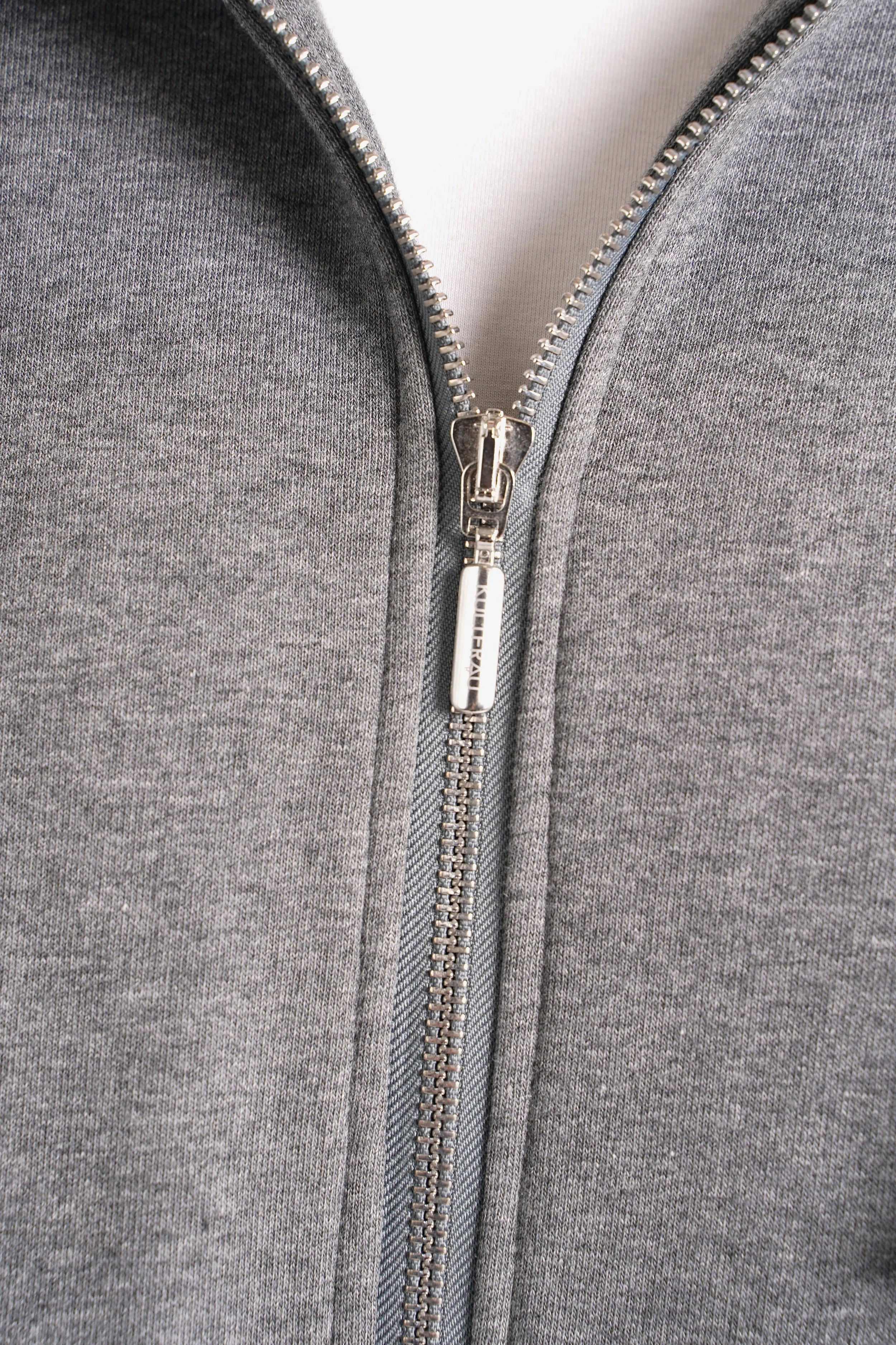 Close-up of grey Longzip-Hoodie with two-way zipper and soft cotton fabric