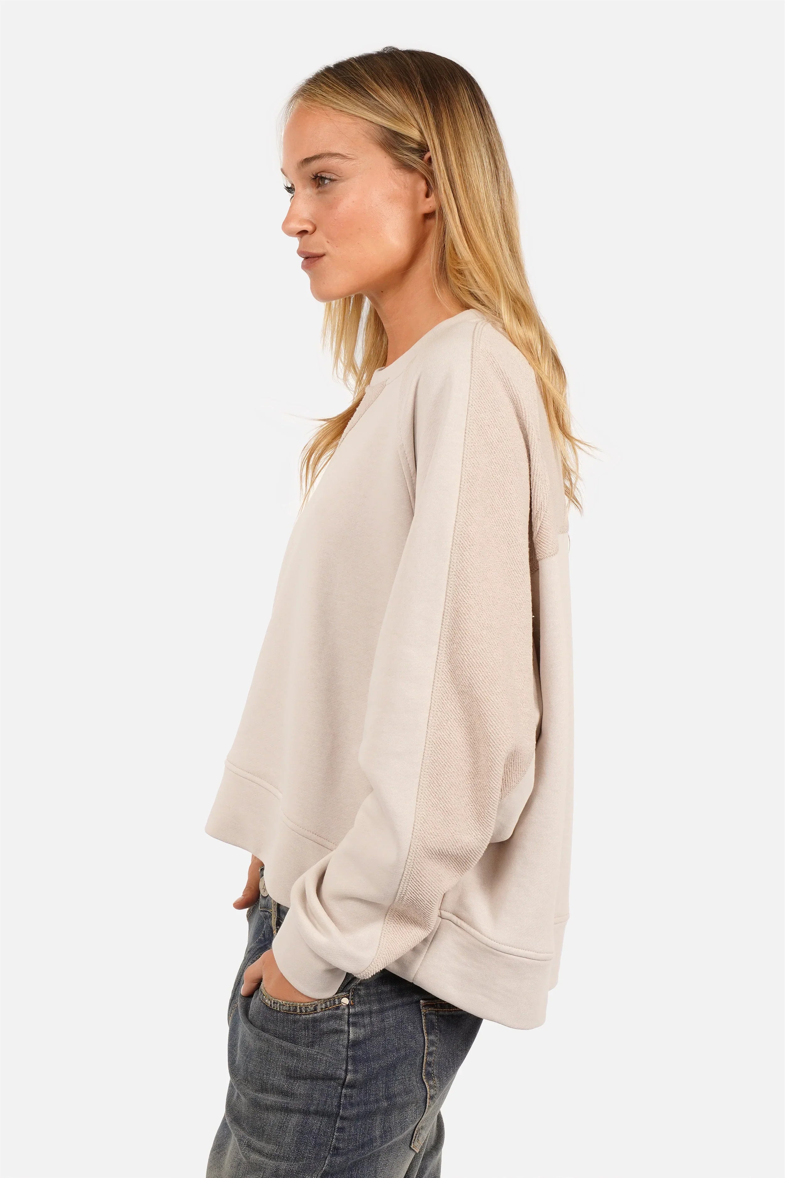MEEGY Sweater mit Inside-Out-Details aus weichem Baumwoll-Sweat, relaxed Fit und Raglanärmeln