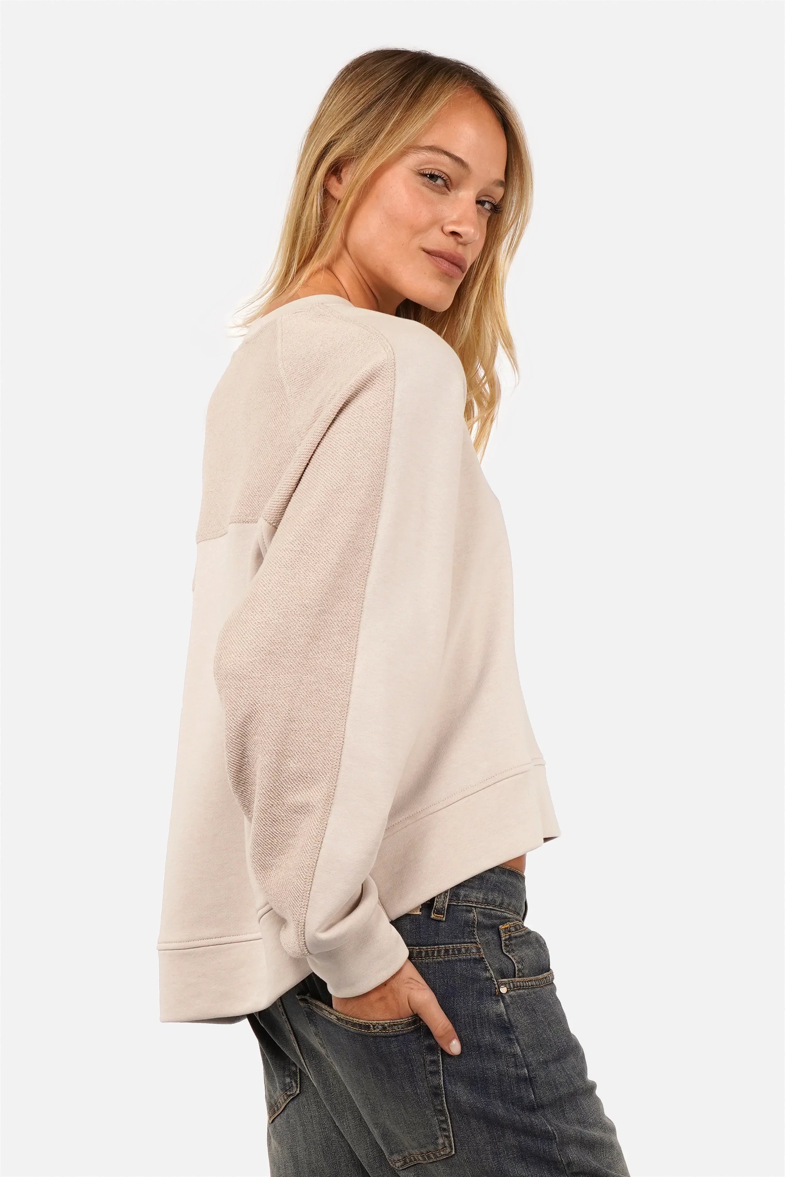 MEEGY Sweater mit Inside-Out-Details aus weichem Baumwoll-Sweat und relaxed Fit