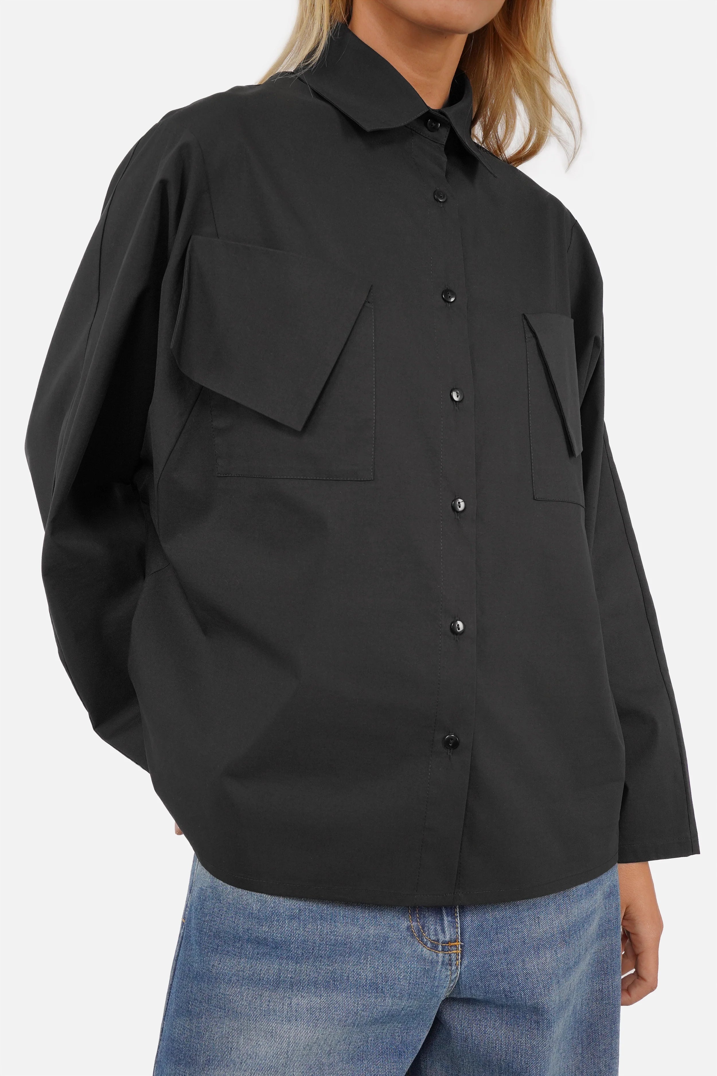 MELIZIA Bluse aus Popeline mit lockerem Schnitt, Kragen, Bat-Cut-Ärmeln und asymmetrischen Pattentaschen
