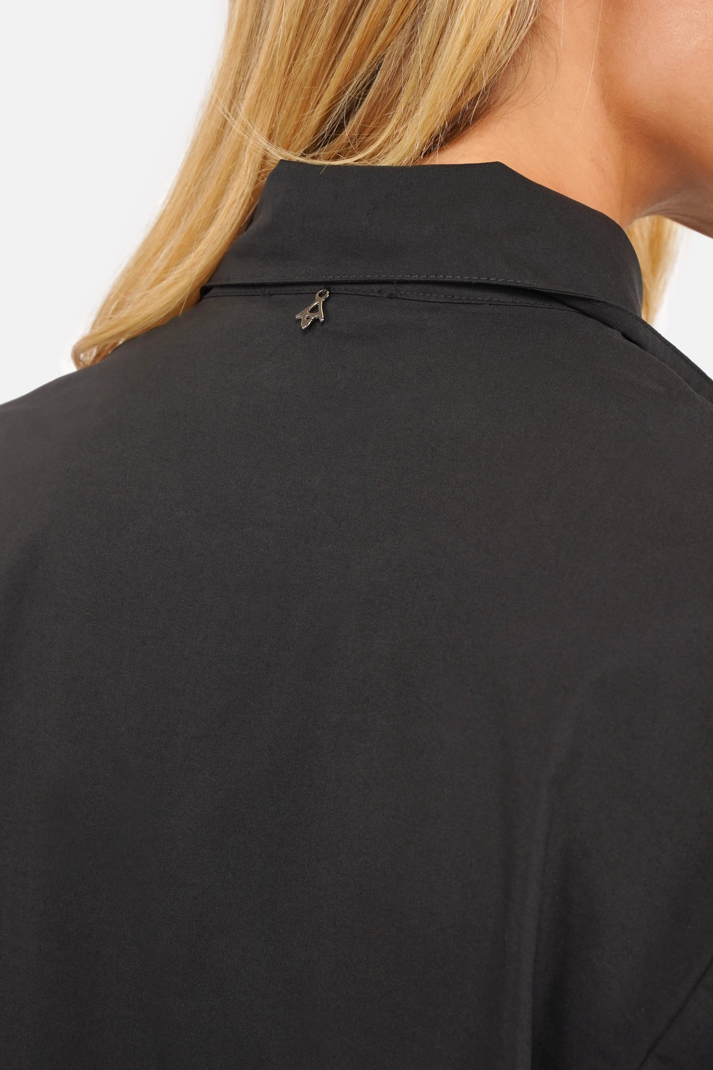 MELIZIA Bluse aus Popeline mit lockerer Passform, klassischem Kragen und asymmetrischen Pattentaschen