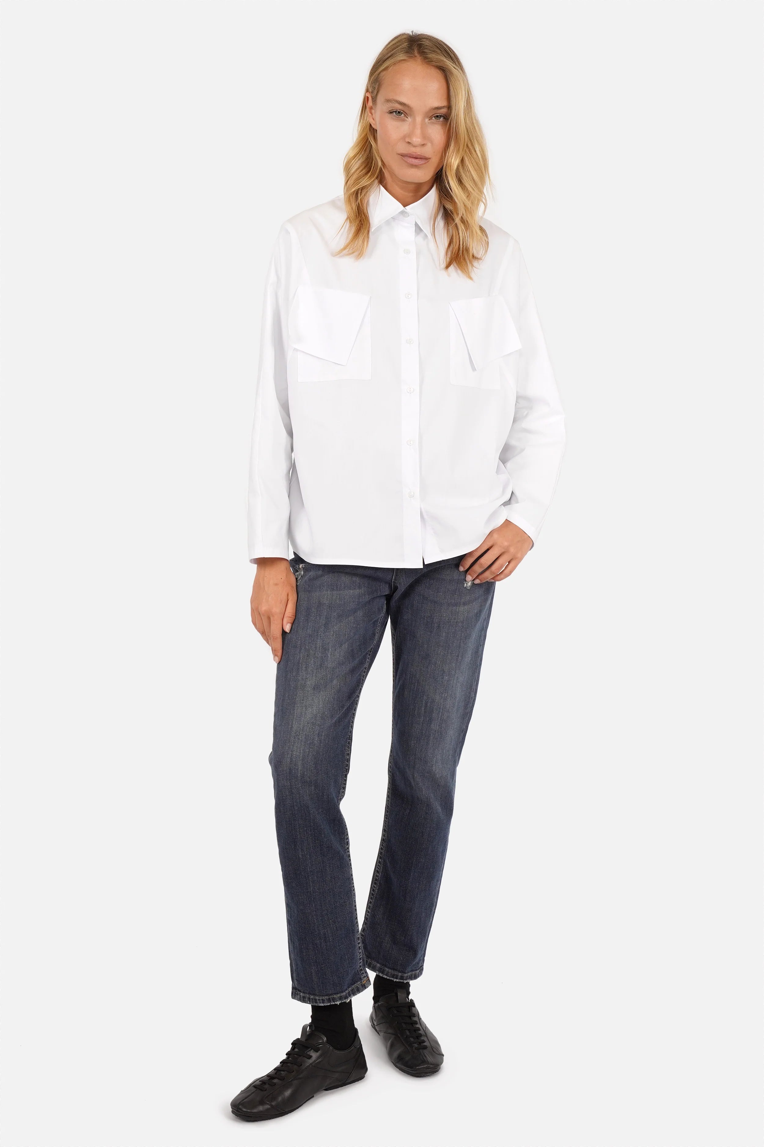 Locker geschnittene MELIZIA Bluse aus Popeline mit Bat-Cut-Ärmeln und asymmetrischen Pattentaschen