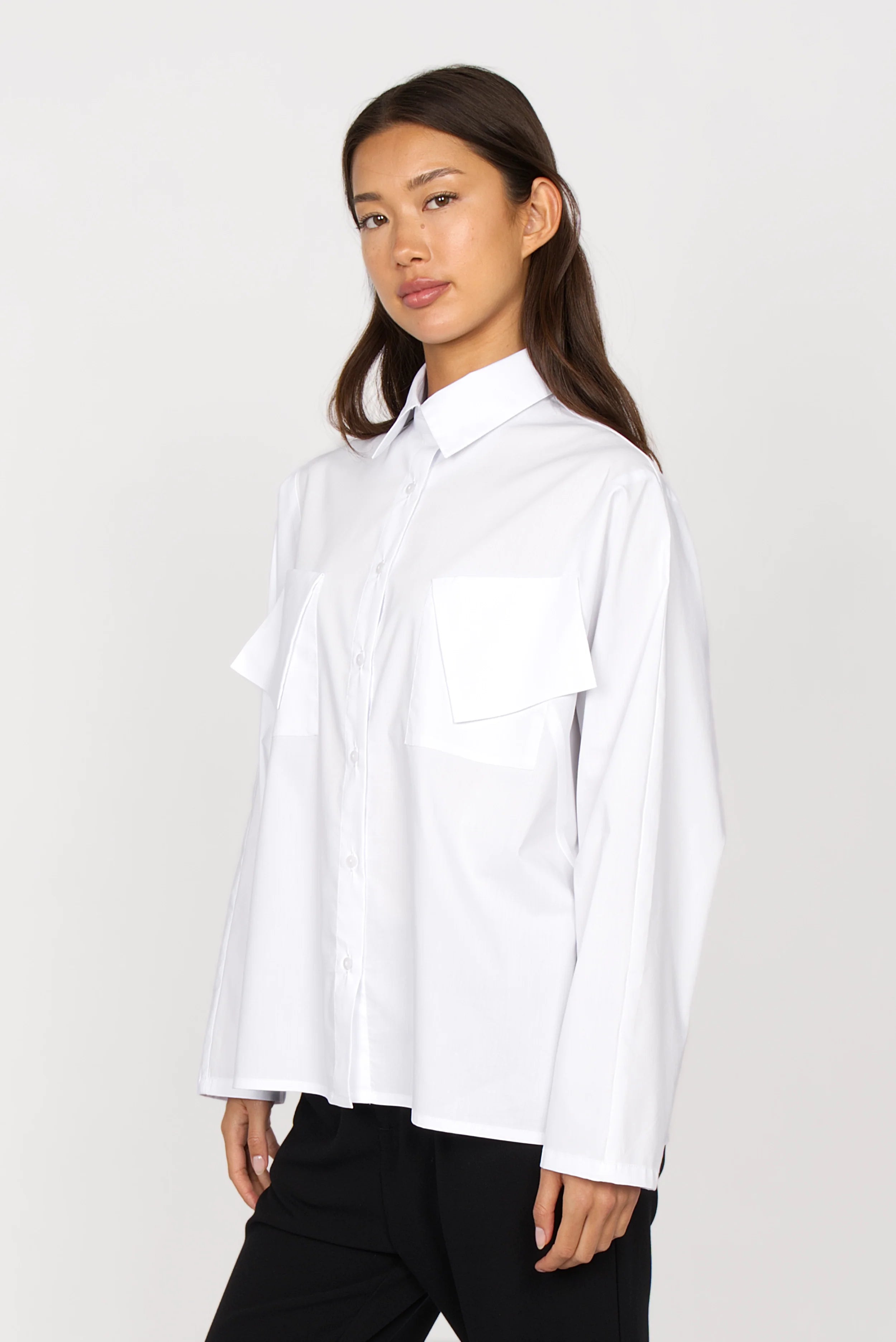 MELIZIA Bluse aus Popeline loose white shirt with bat-cut sleeves and asymmetric patch pockets