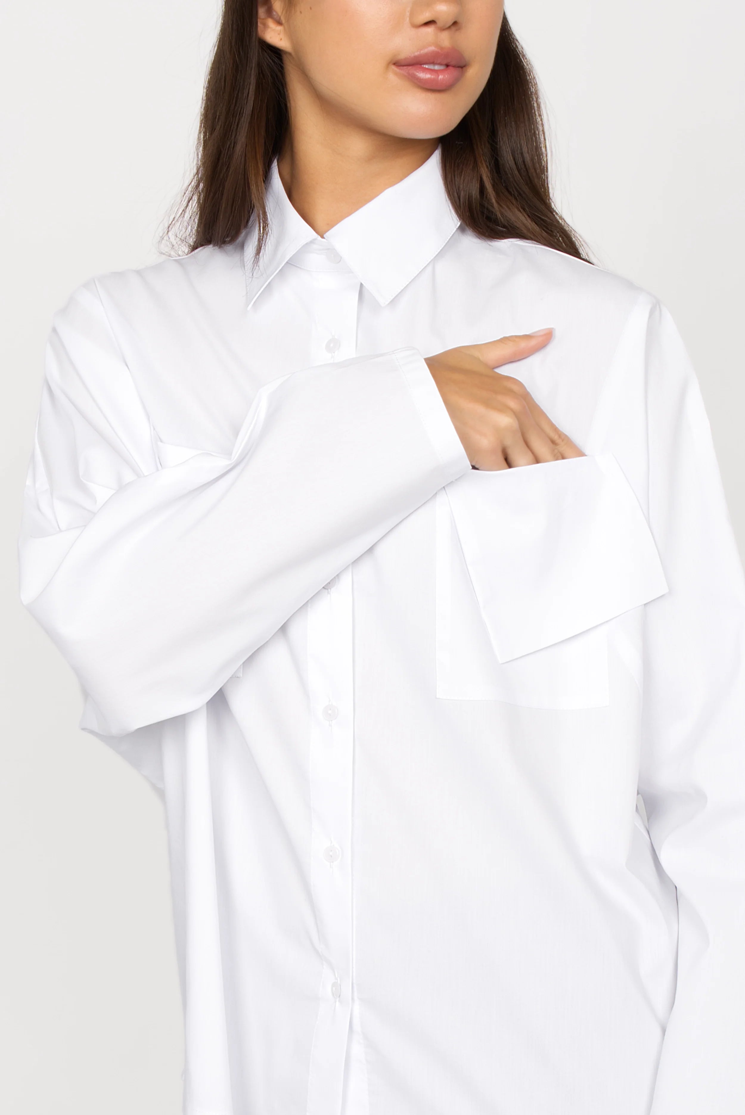 MELIZIA Bluse aus Popeline white relaxed fit shirt with bat-cut sleeves and asymmetrical flap pockets