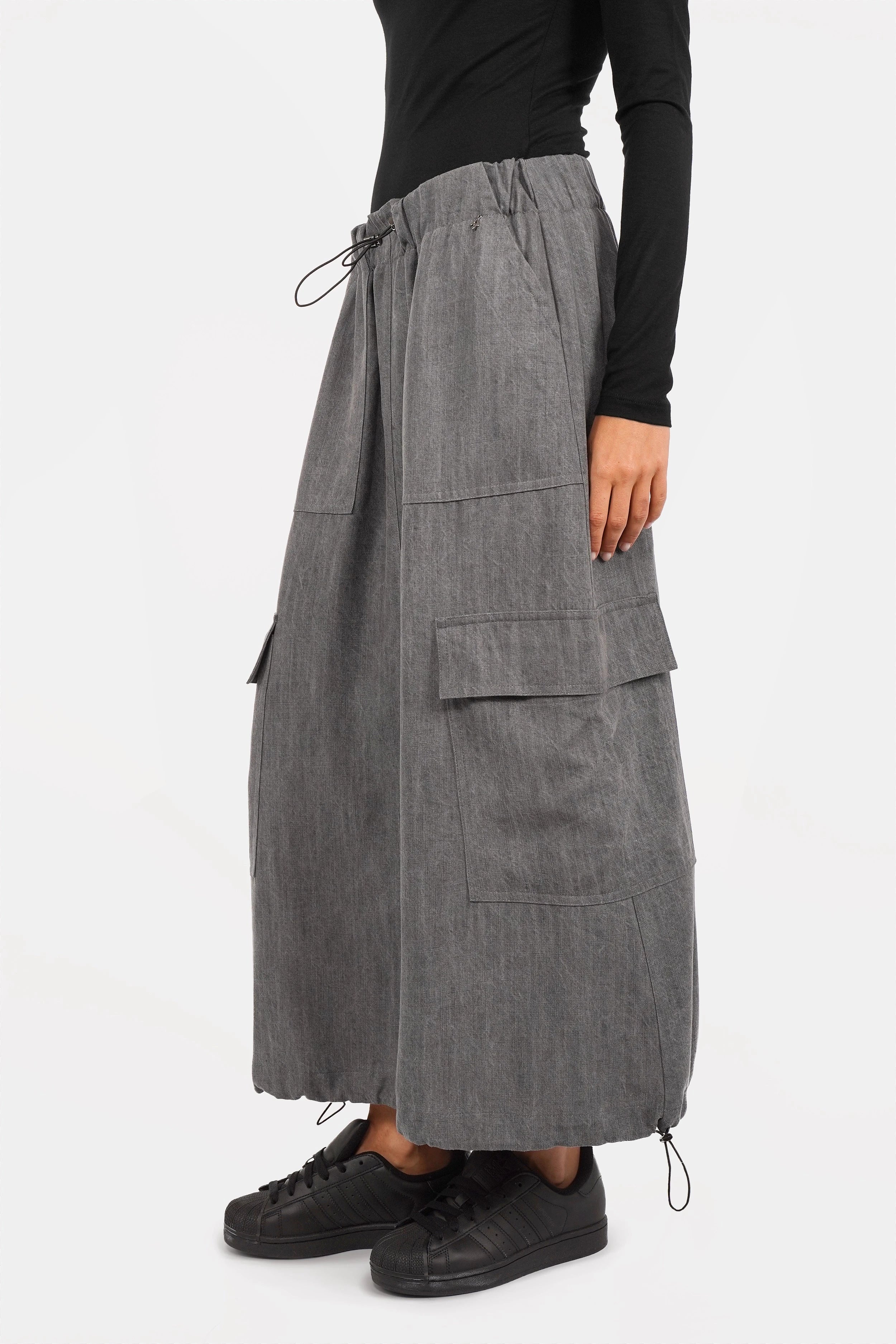 MELYN Cargo-Rock aus weichem Lyocell mit elastischem Bund und großen Cargo-Taschen in Regular Fit