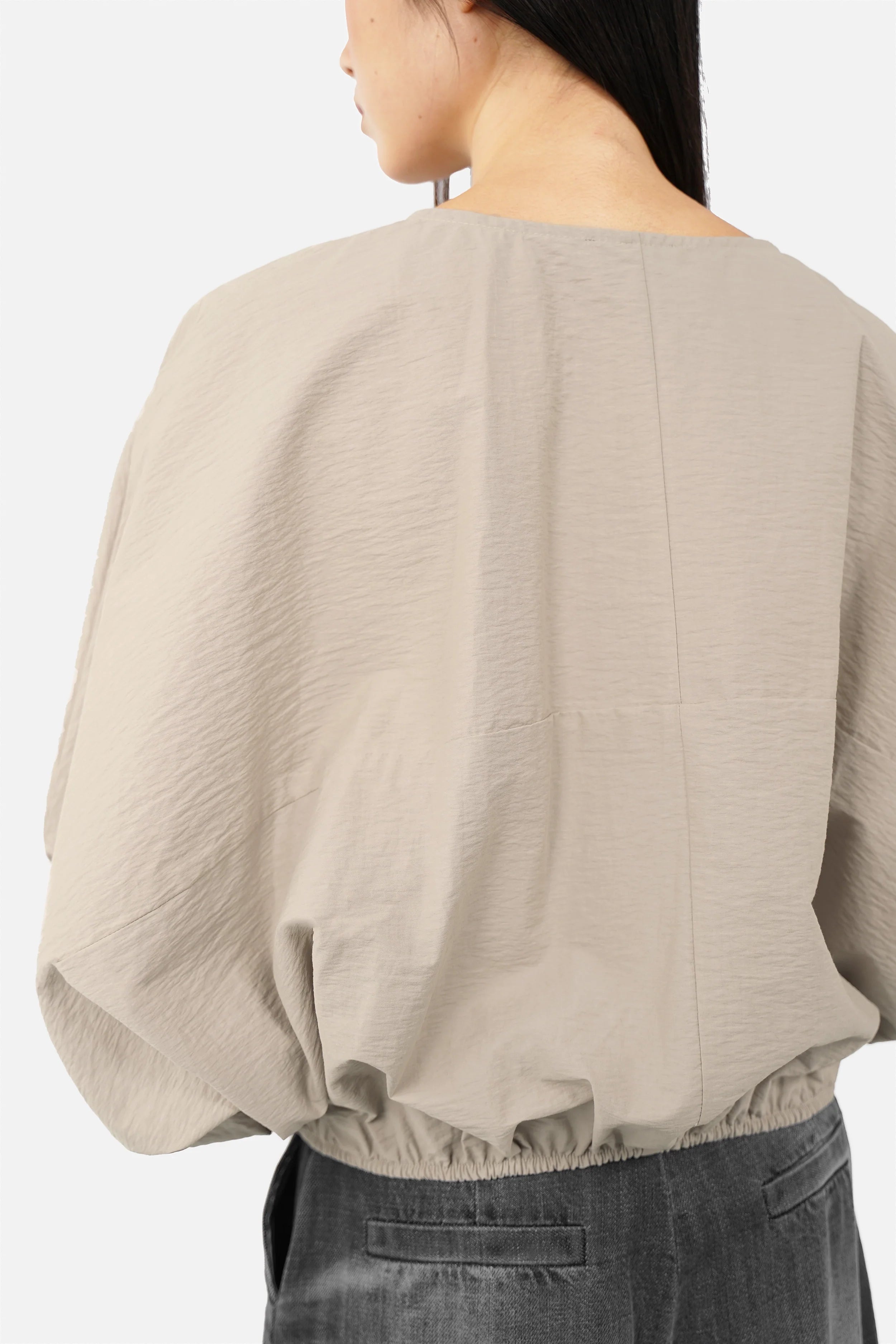 Damen Crinkle Bluse mit Ballonärmeln und Rundhalsausschnitt in Loose Fit Cropped-Länge