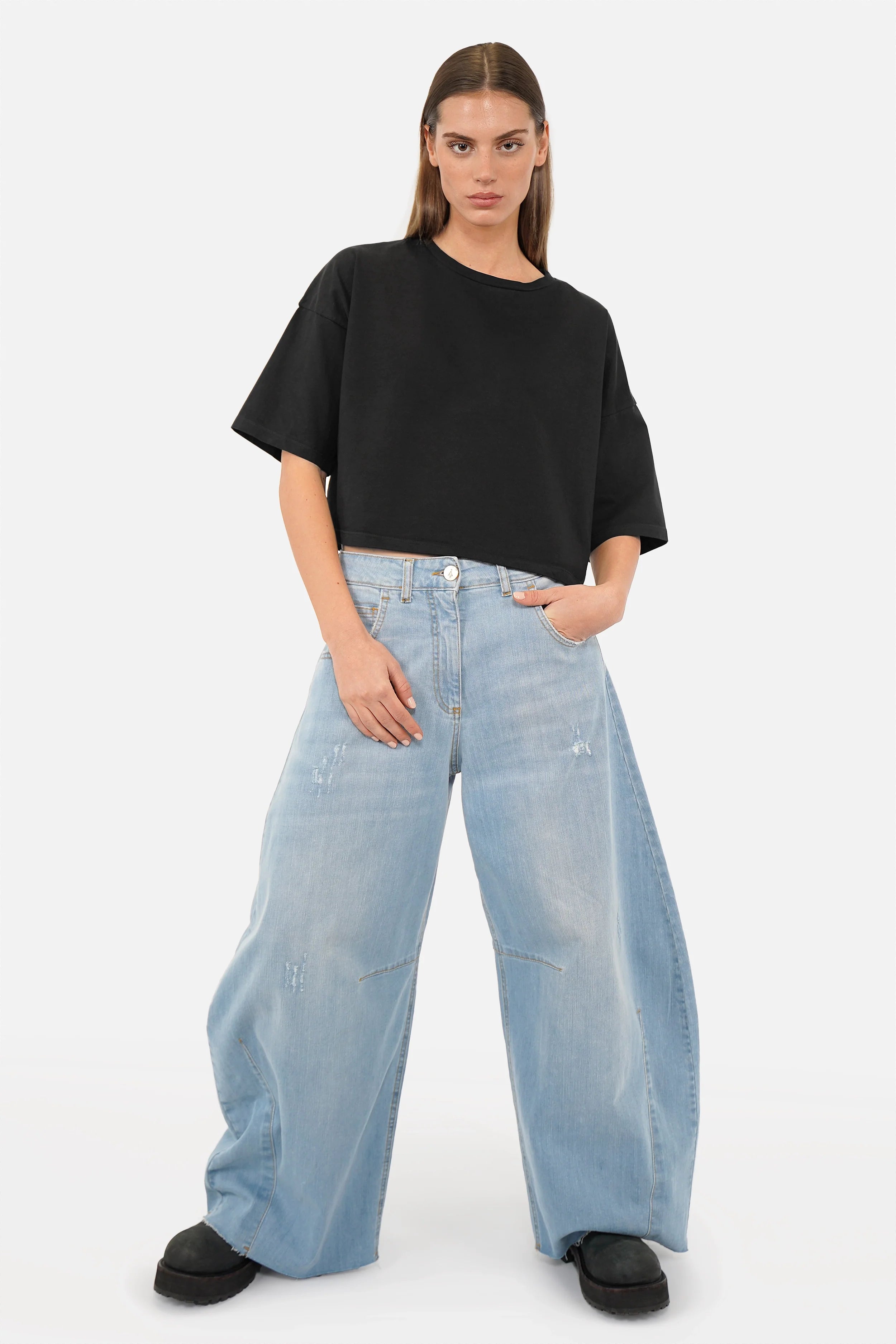MINAI T-Shirt mit Backprint aus Heavy Cotton, Rundhalsausschnitt, Cropped Loose Fit