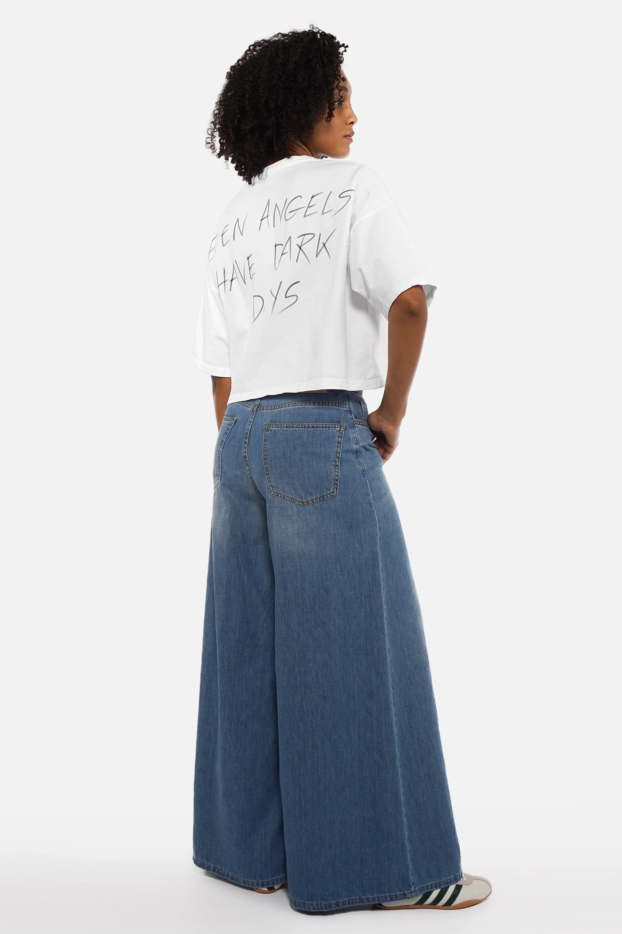 MINAI T-Shirt aus reiner Baumwolle mit Backprint, Rundhalsausschnitt und loose Fit