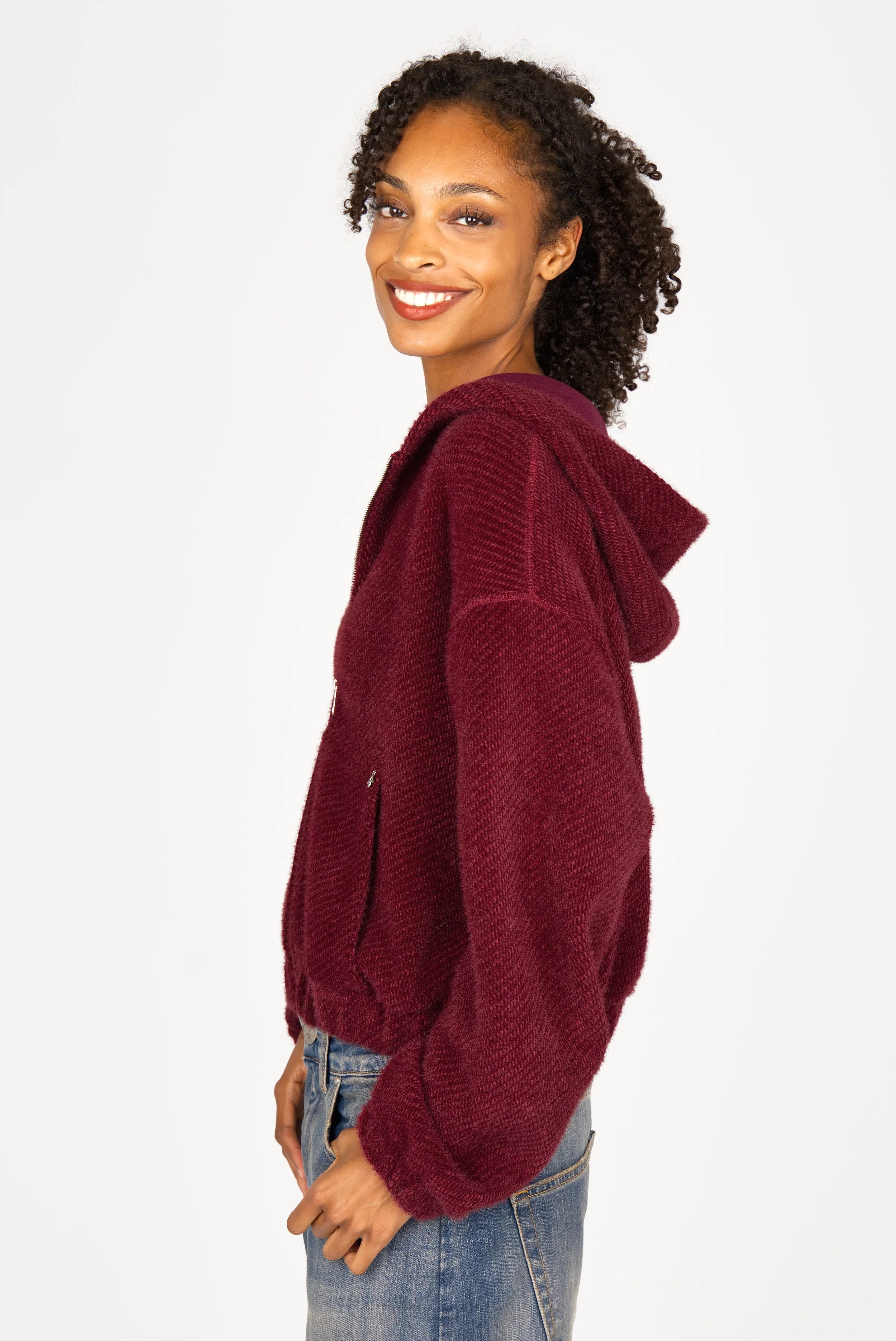 Damen Zip-Hoodie in Bordeauxrot mit samtig weicher Kurzhaarfell-Struktur und Kapuze