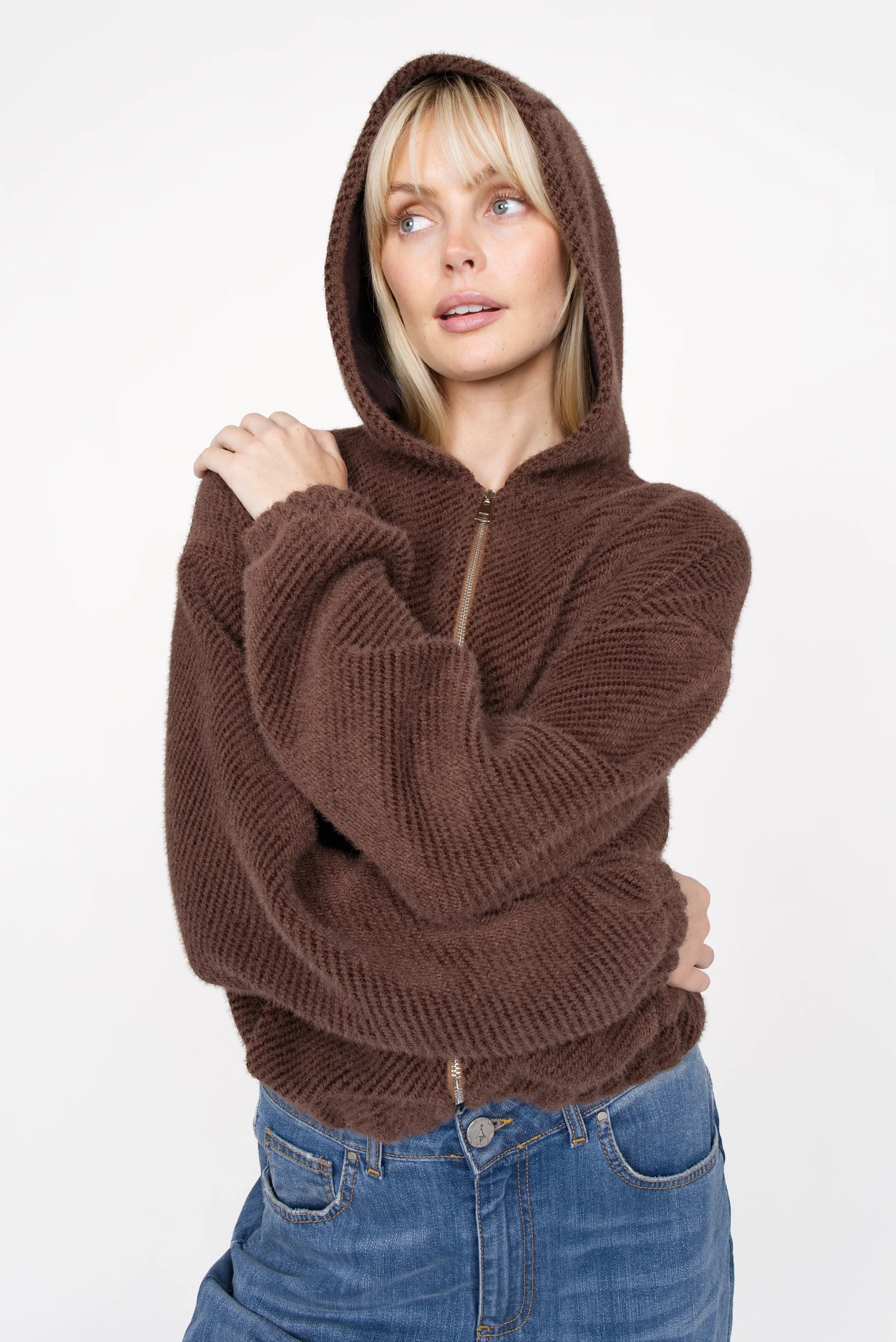 Damen Zip-Hoodie mit samtig weicher Kurzhaarfell-Struktur in Braun, verkürzte Länge und Kapuze