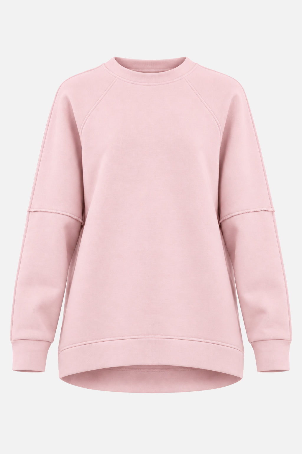 NAIRA Sweater in Chalk Pink als Freisteller mit Raglanärmeln und offenen Teilungsnähten