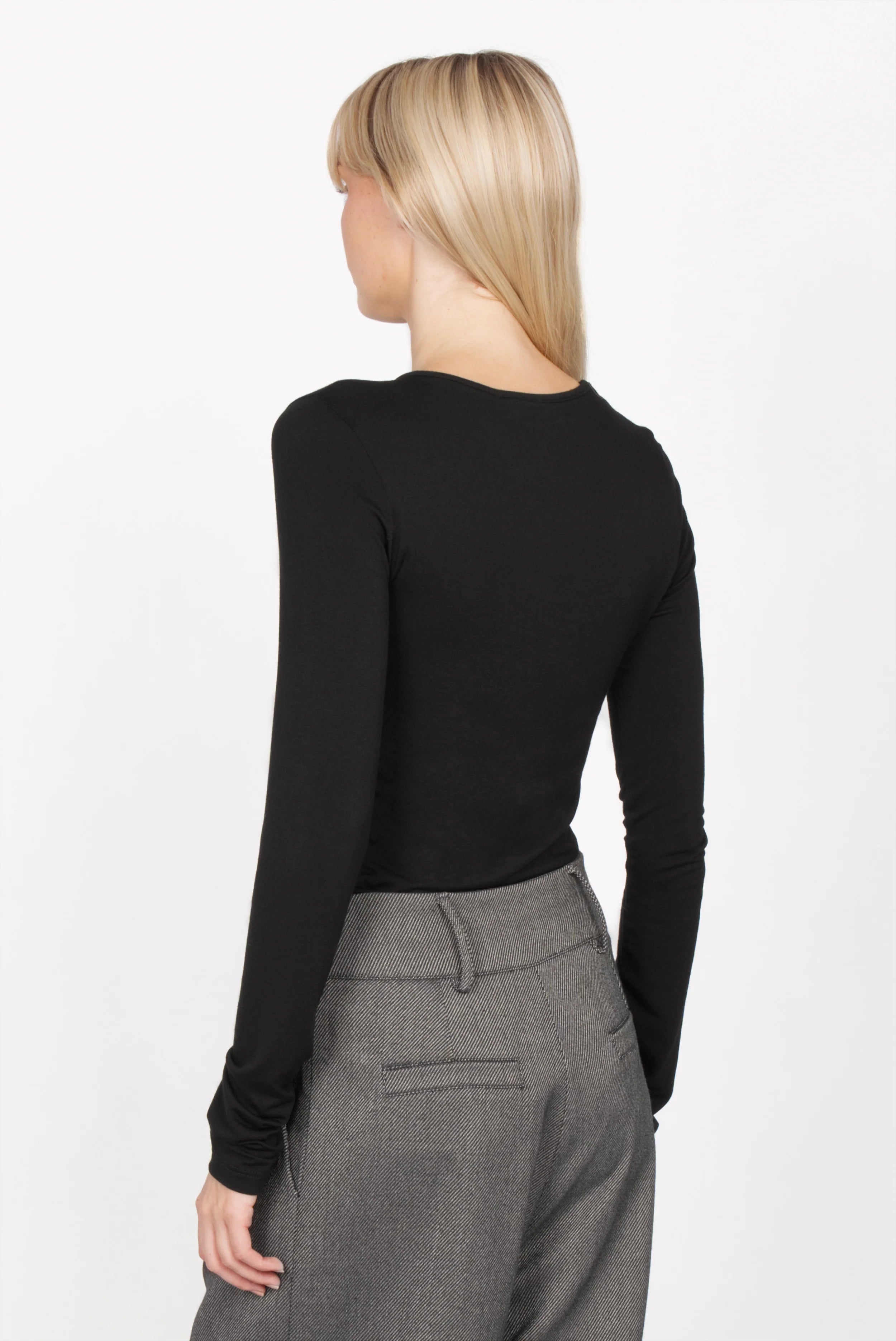 NARAY Longsleeve schwarz Slim Fit aus weichem Viskose-Jersey mit Rundhalsausschnitt und extra langen Ärmeln