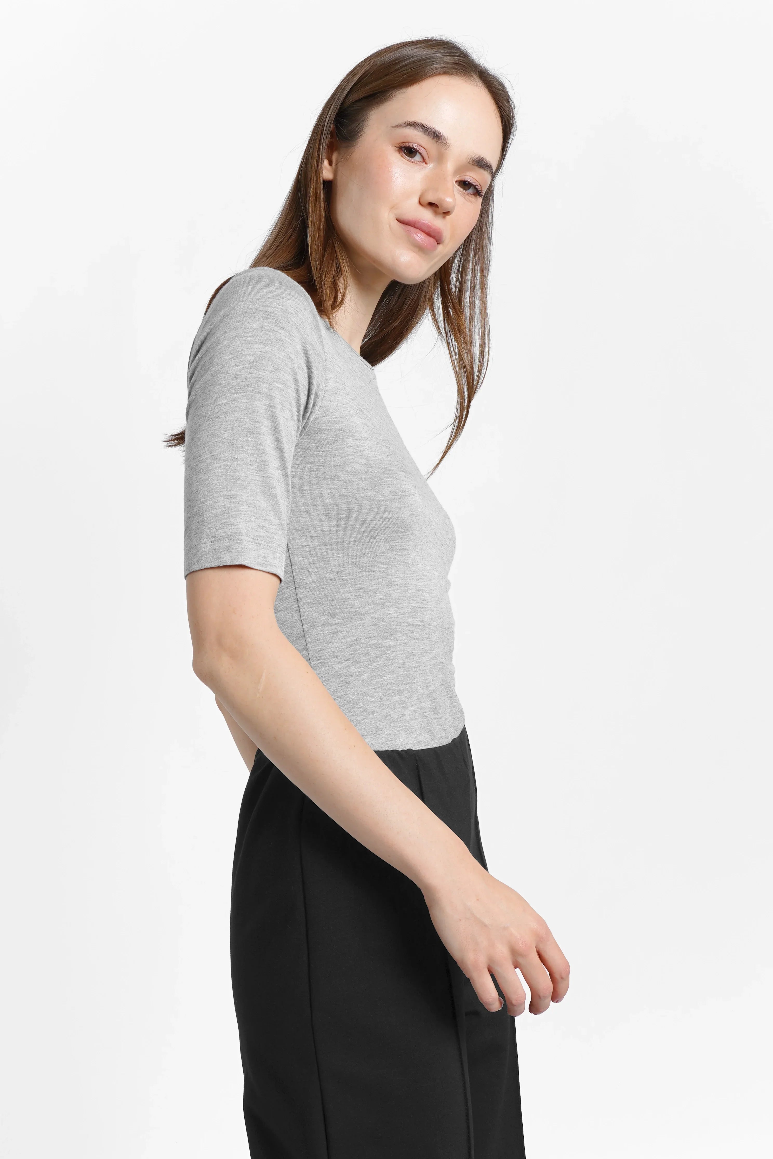 NARAY Shirt aus weichem Viskose-Jersey mit Rundhalsausschnitt und Slim Fit, halbarm, Rückenlänge ca. 60 cm