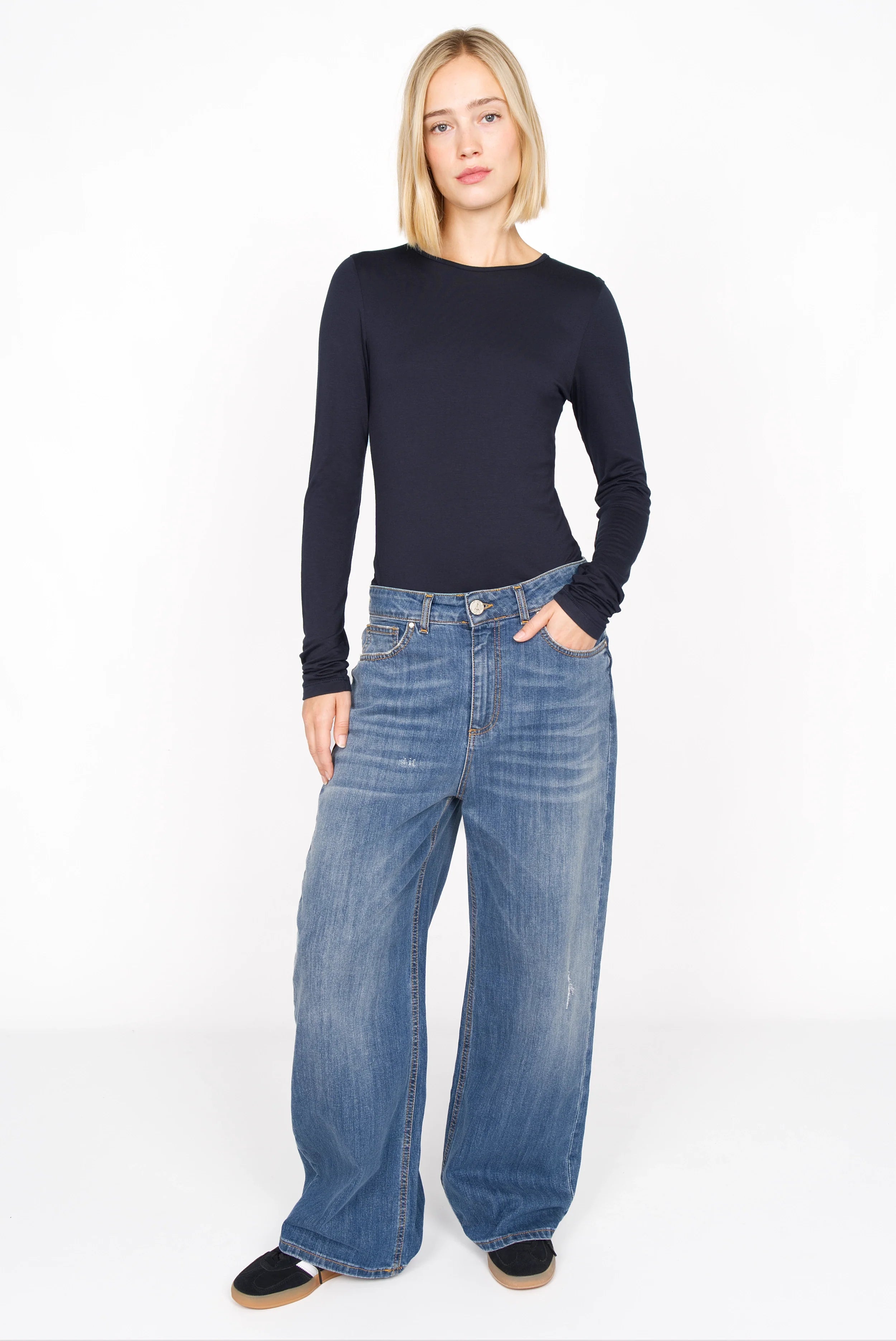 NARAY Longsleeve slim fit navy blue with round neckline and extra long sleeves in soft viscose jersey