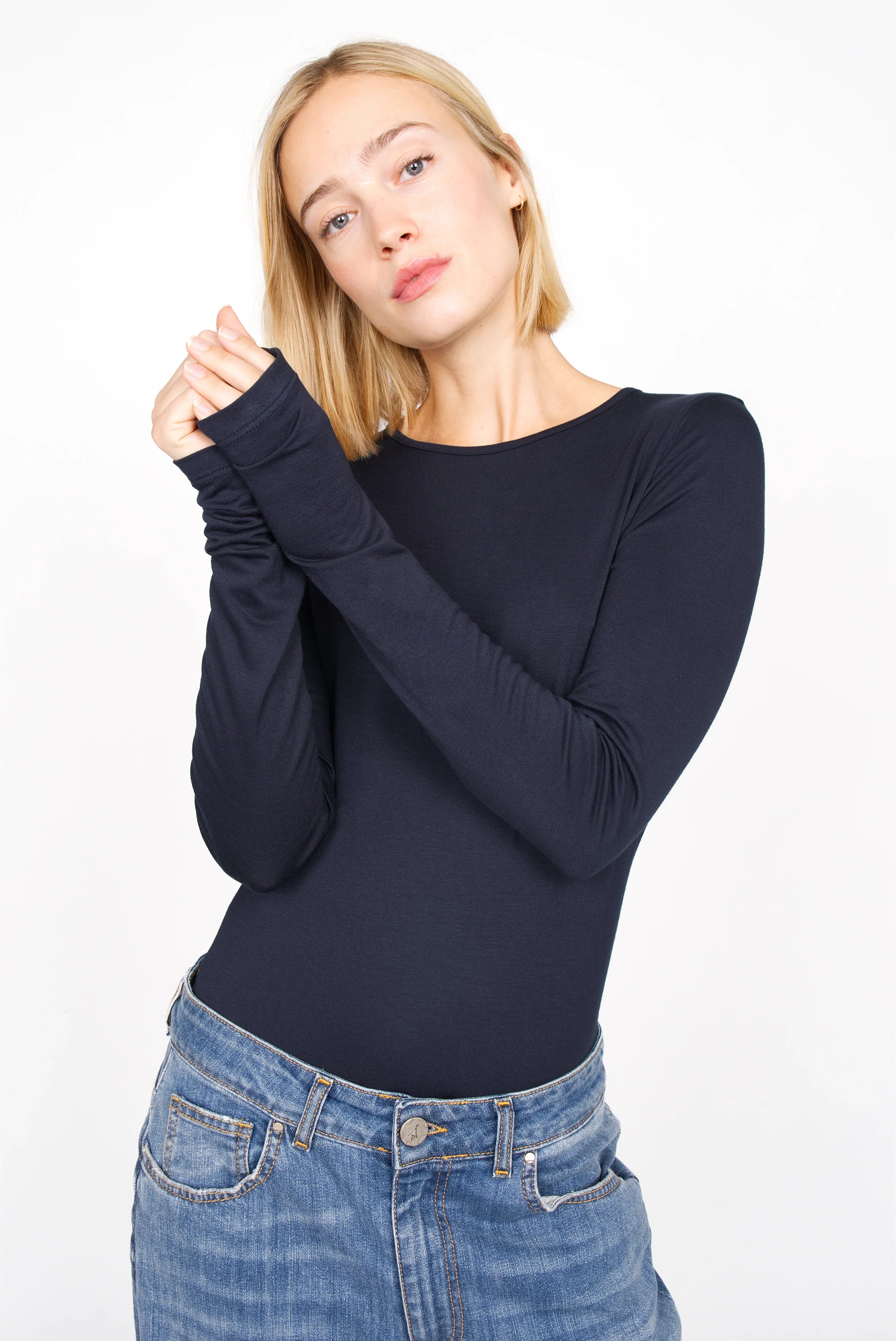 NARAY Longsleeve navy slim fit with round neckline and extra long sleeves in soft viscose jersey