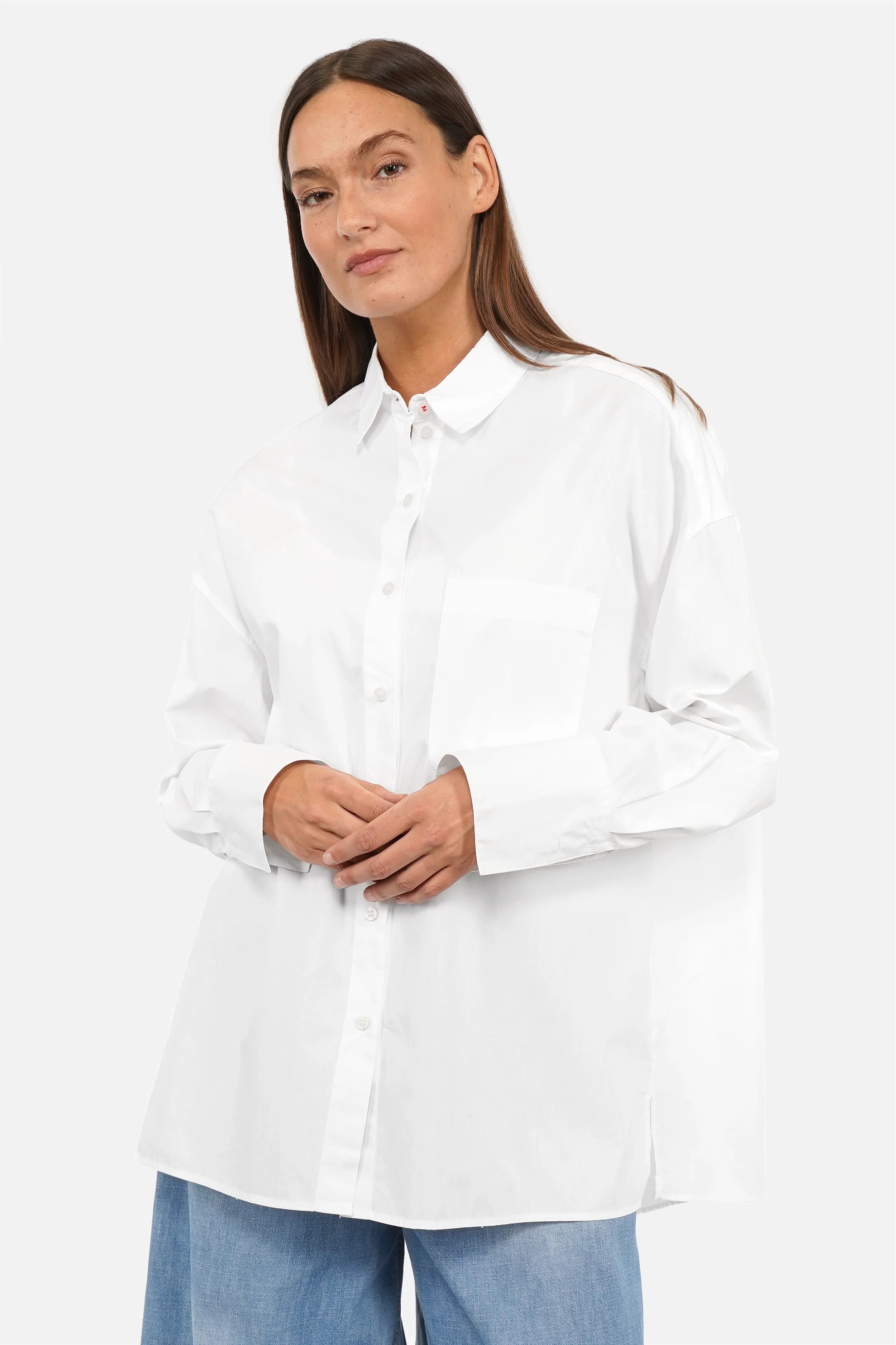 NATI Statement Oversize Popelin Hemd im Boyfriend-Fit mit großem KULTFRAU-Schriftzug auf dem Rücken