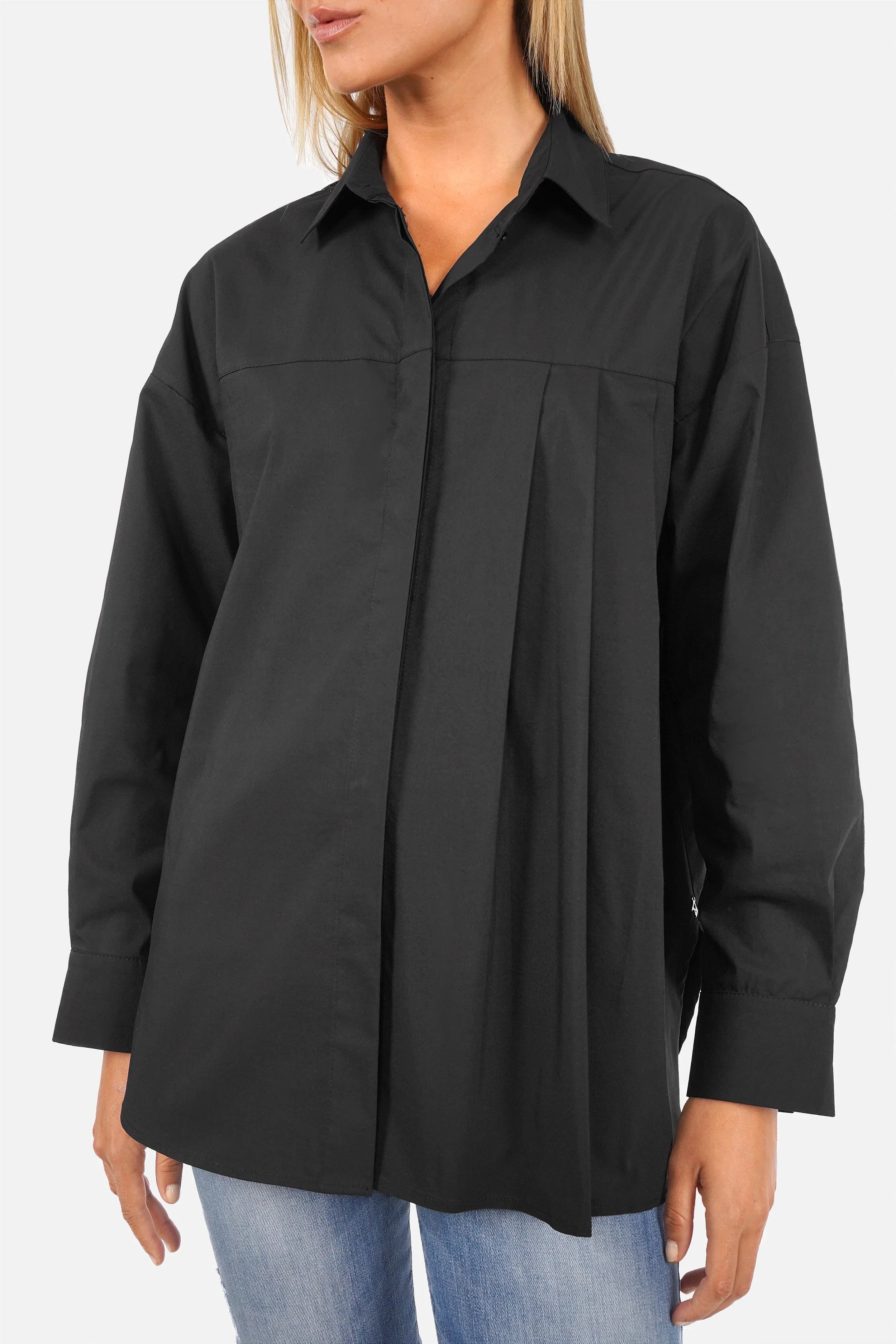 Relaxed Bluse aus weicher Popeline mit asymmetrischem Faltendetail und überschnittenen Schultern