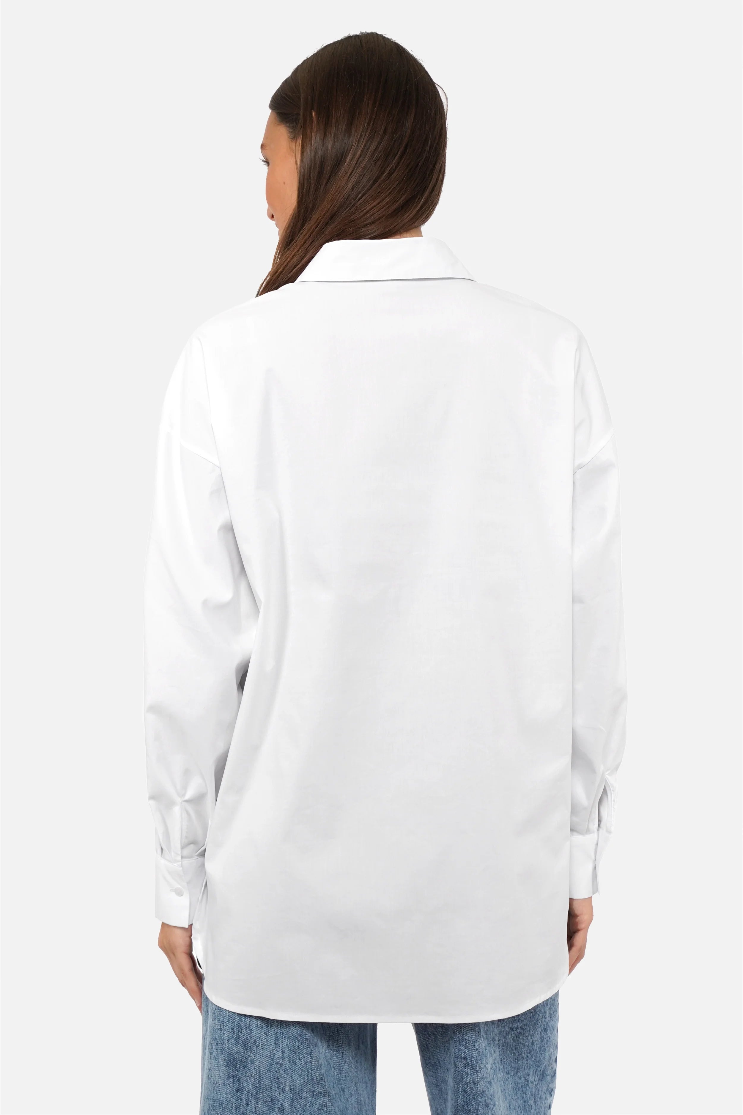 NEAH Relaxed Bluse aus weicher Popeline mit verdeckter Knopfleiste und asymmetrischem Faltendetail