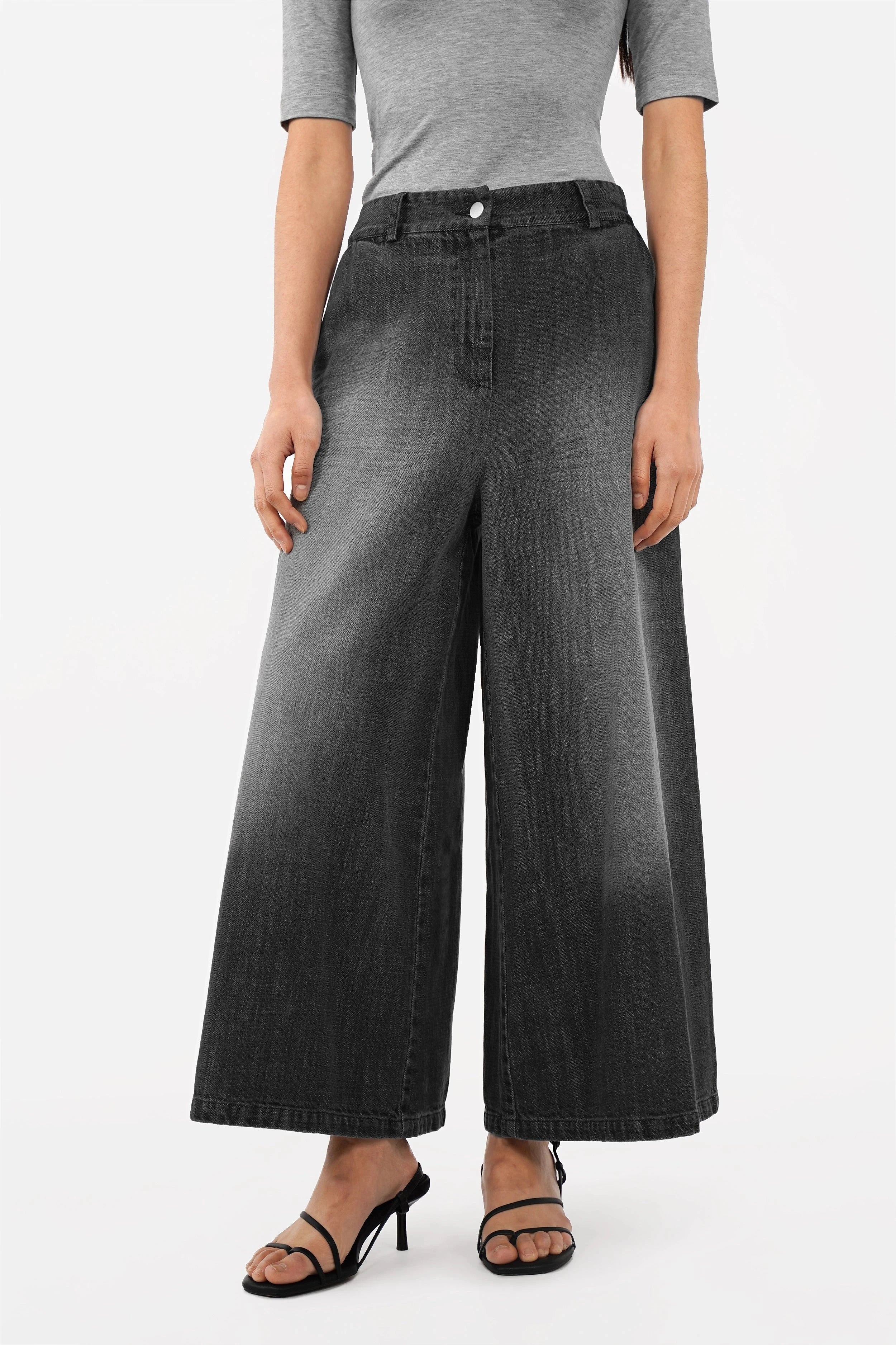 NEDITA Cropped Wide Leg Hose in Washed Black mit verkürzter, weiter Beinweite und soften Baumwollstoff