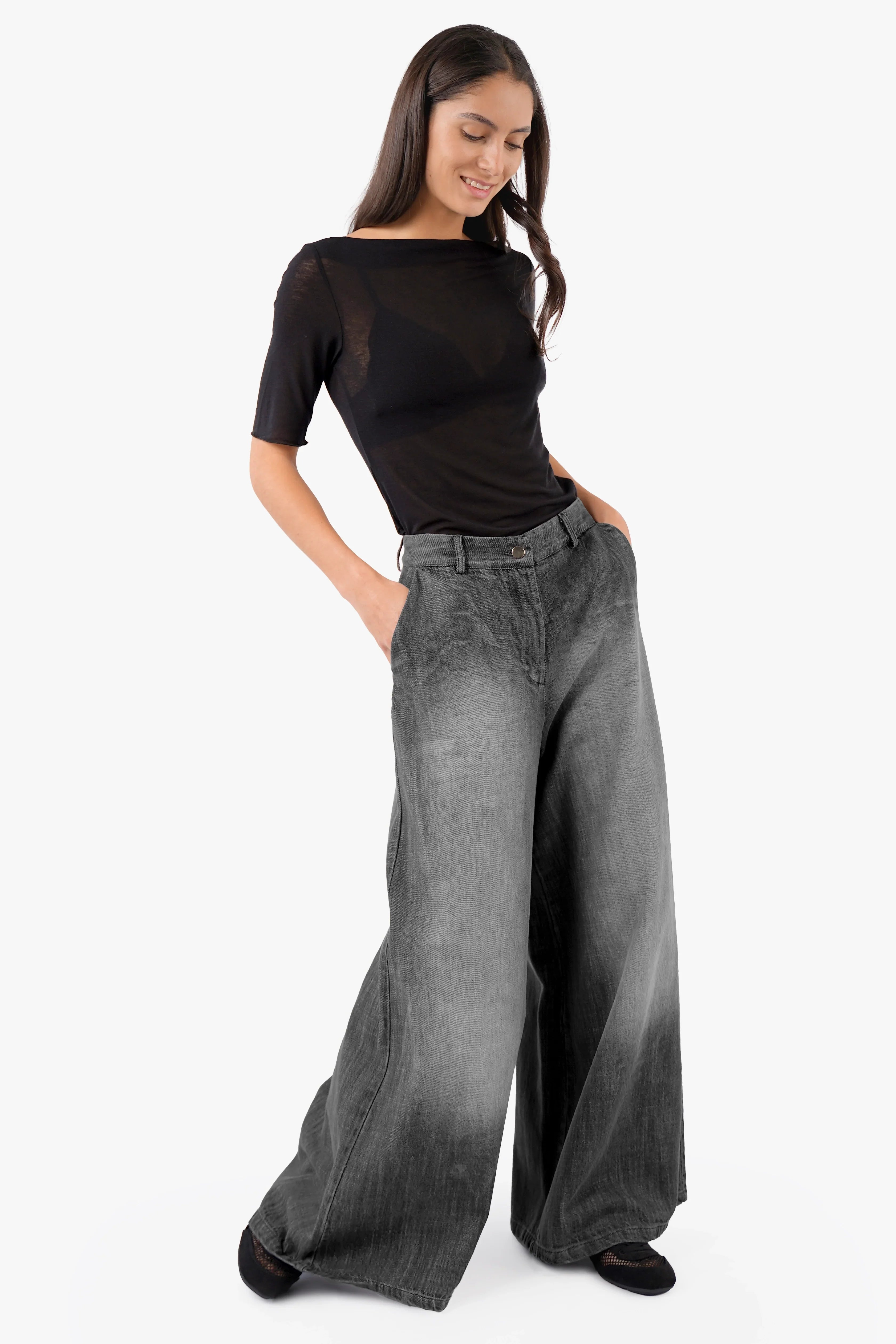 Schwarze NEDY Wide Leg Hose aus fließendem Baumwollstoff mit sanftem Farbverlauf und Mid Waist Design