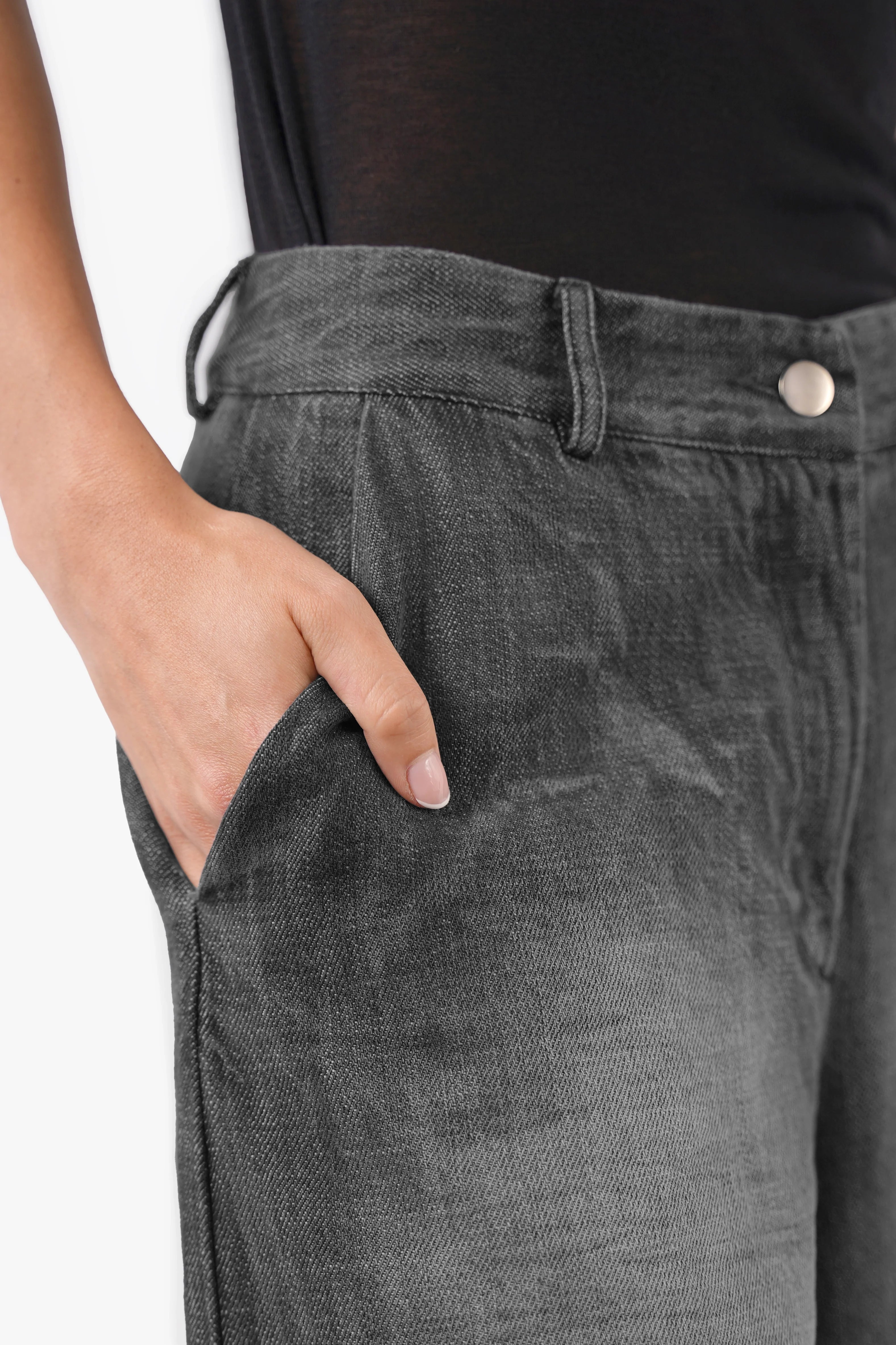 NEDY Wide Leg Hose aus fließendem Baumwollstoff in Black washed mit sanftem Degradé-Farbverlauf und extraweiter Silhouette