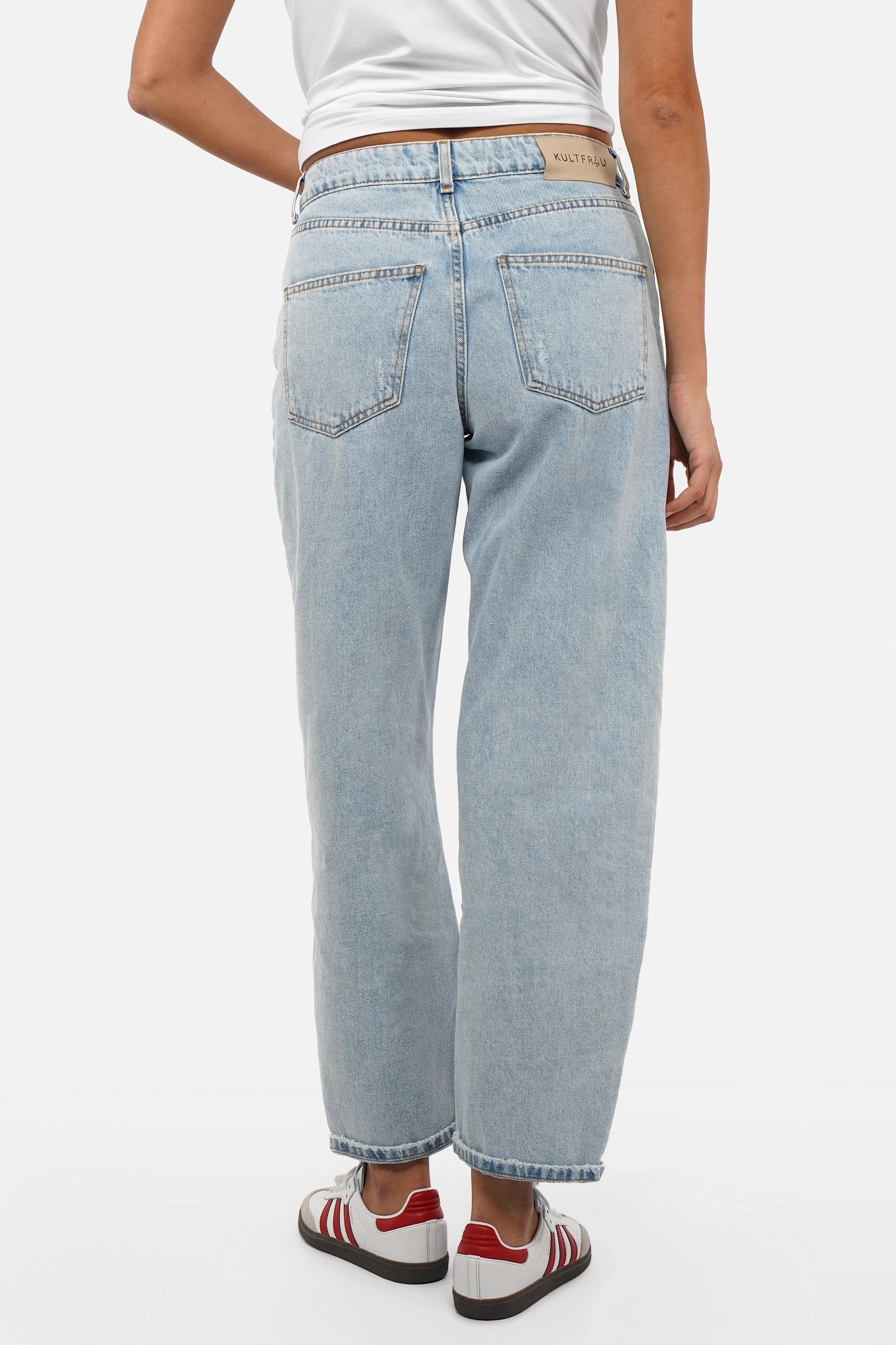 Blue denim NEILA Mom Fit Jeans with 5 pockets and classic straight leg design