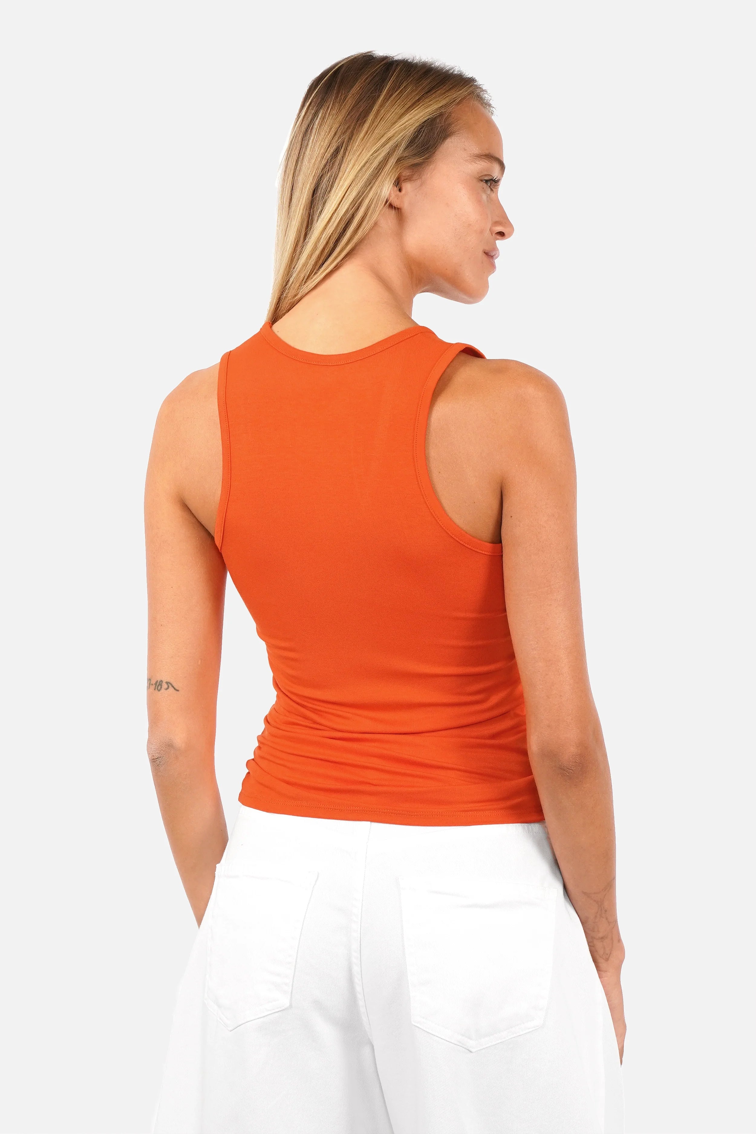 Weiches NICCA Tanktop aus Viskosejersey mit Rundhalsausschnitt und figurbetonter Passform