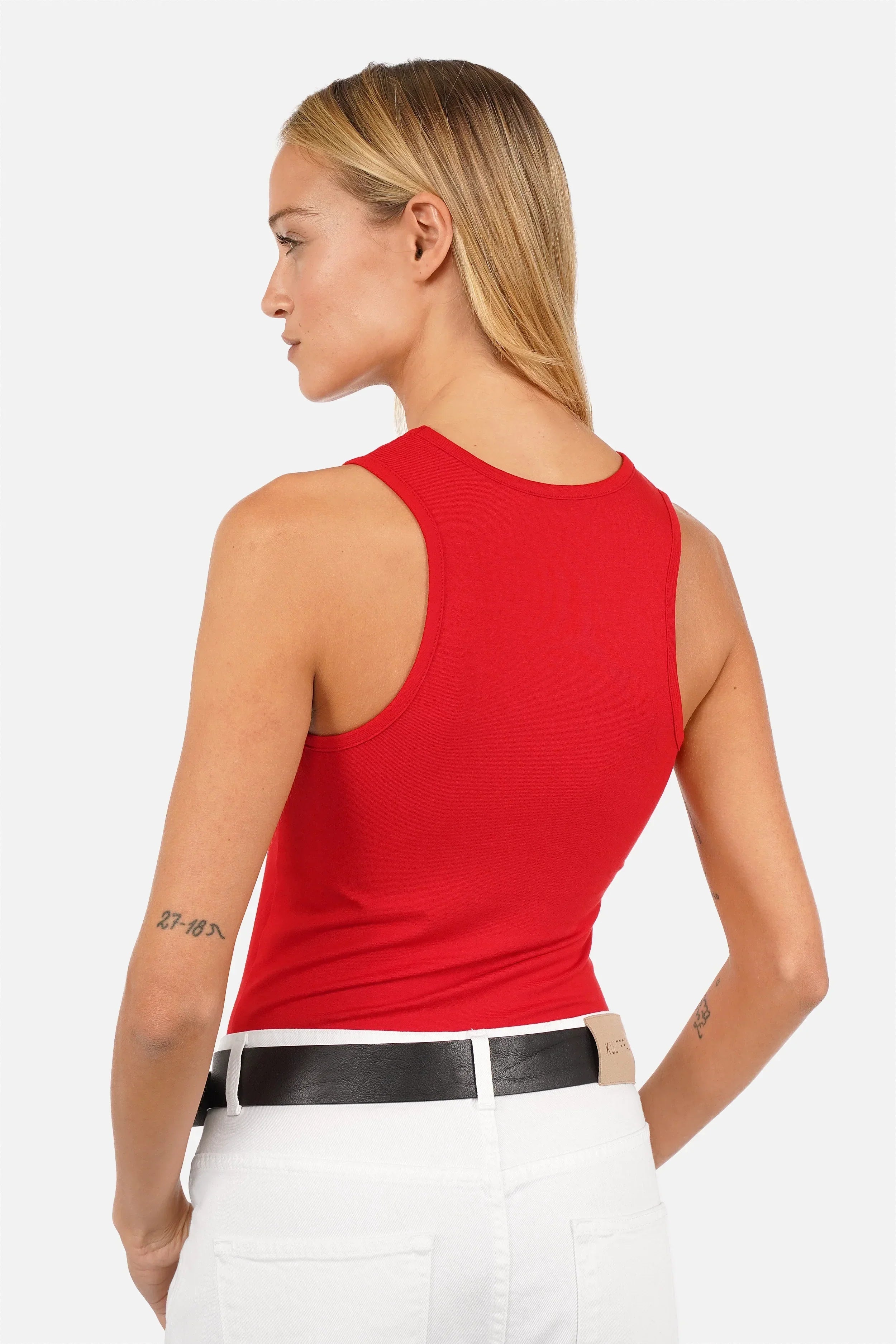 Weiches NICCA Tanktop aus Viskosejersey mit Rundhalsausschnitt und figurbetonter Passform in Größe XS.