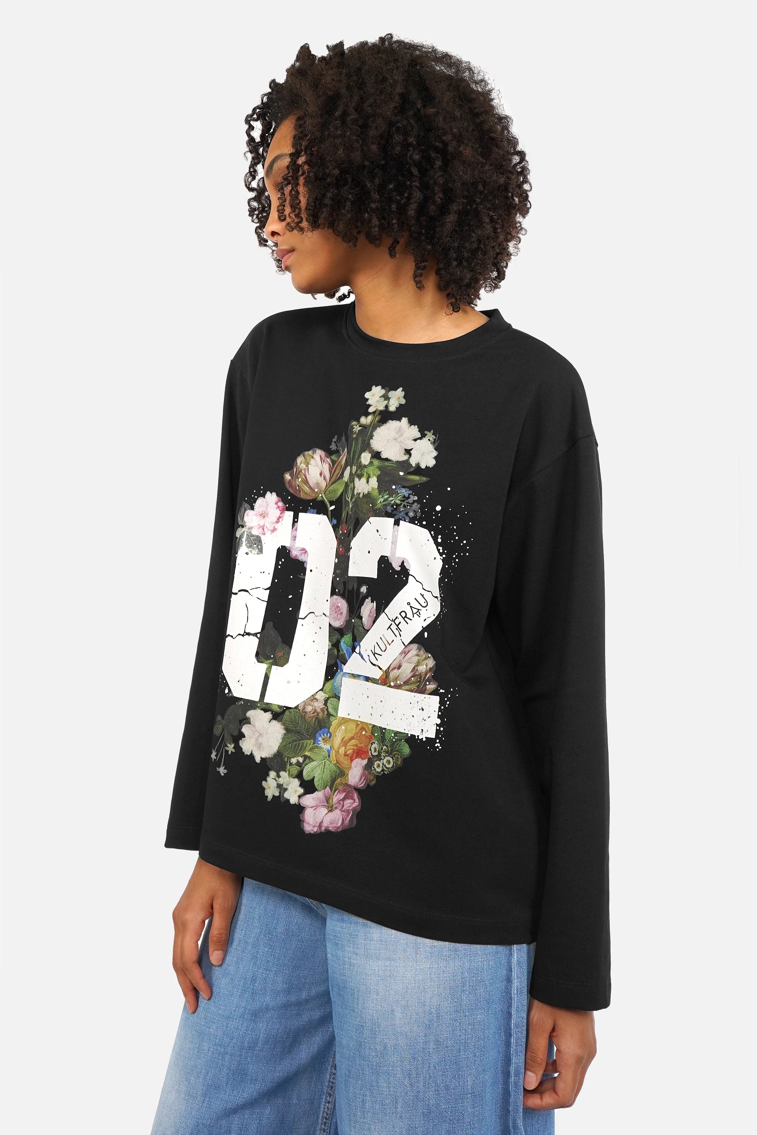 NIESKA Sweater mit floralem Print, Baumwolljersey, Rundhalsausschnitt, Regular Fit, überschnittene Schultern, markanter Zahlen- und Blumenprint frontseitig