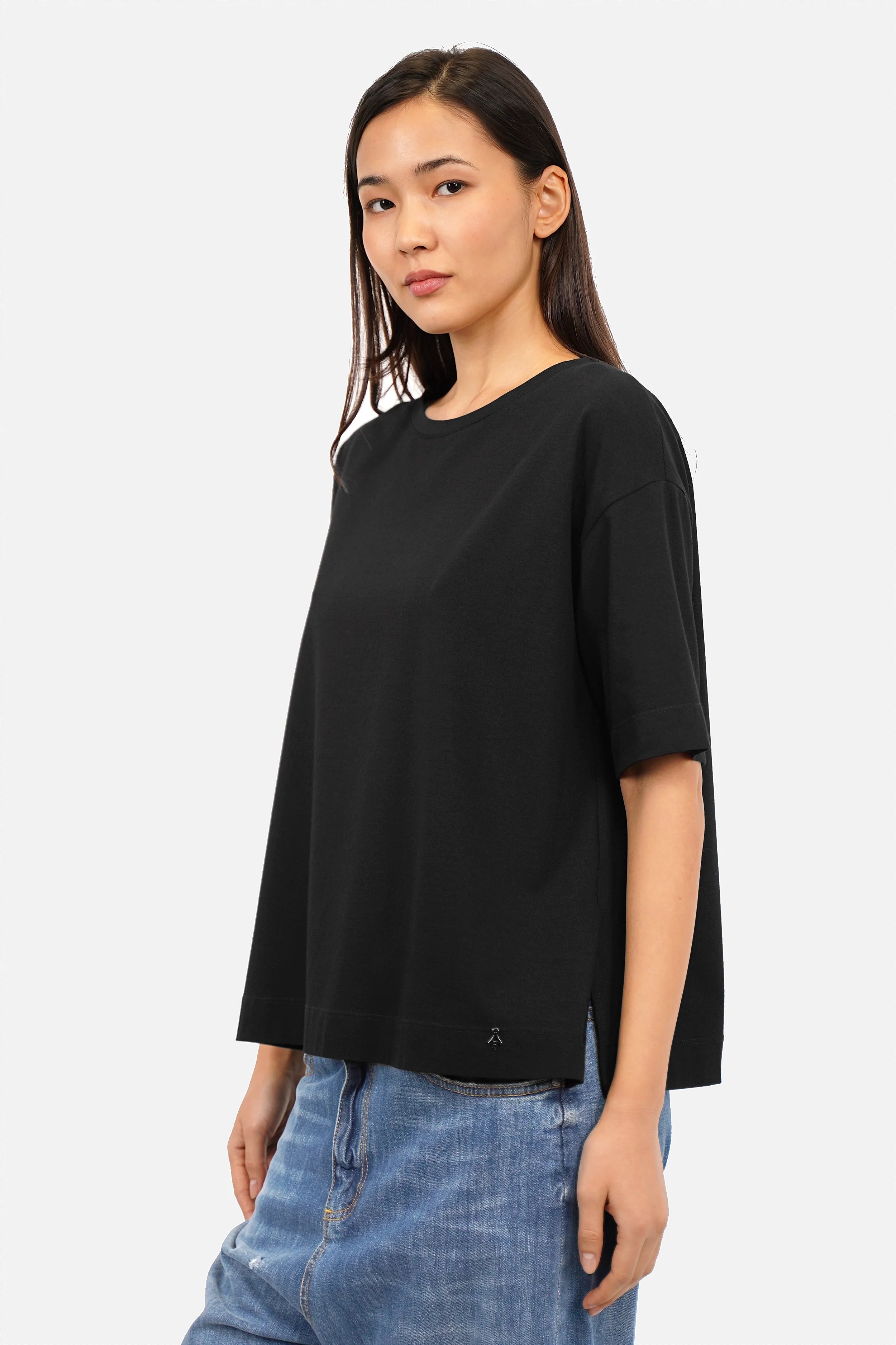 NITI.K Shirt aus elastischem Baumwolljersey mit Rundhalsausschnitt und seitlichen Schlitzen, moderne Kastenform, weich und formstabil